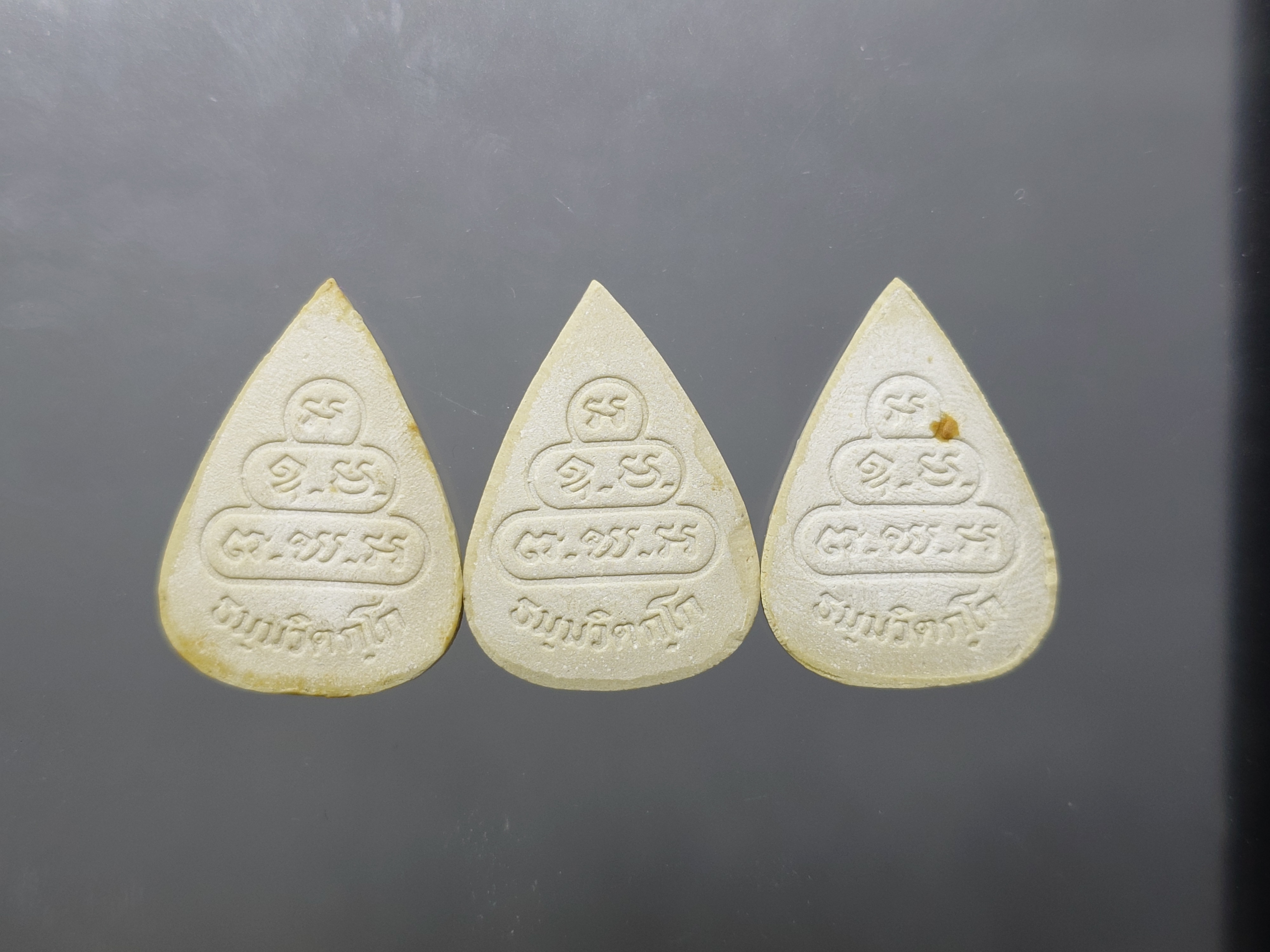 พระแก้วมรกต 3 ฤดู ๙๖ ปี ธมฺมวิตกฺโก หลังยันต์เจ้าคุณนรฯ เนื้อผงพุทธคุณ พุทธาภิเษก ณ วัดเทพศิรินทราวาส พ.ศ.2537 พร้อมตลับเดิม