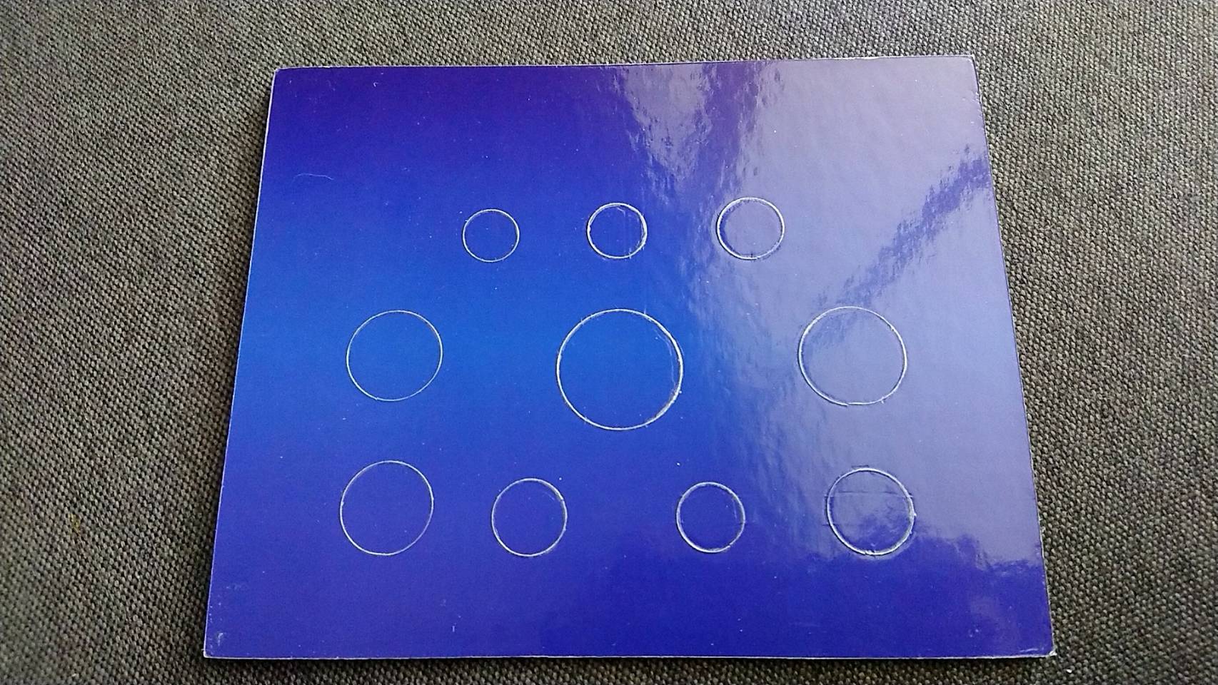 แผงใส่ ชุดเหรียญ ที่ระลึก กาญจนา 10 ช่อง สีน้ำเงิน (ขนาด 19.5 X 15.5 เซ็น)