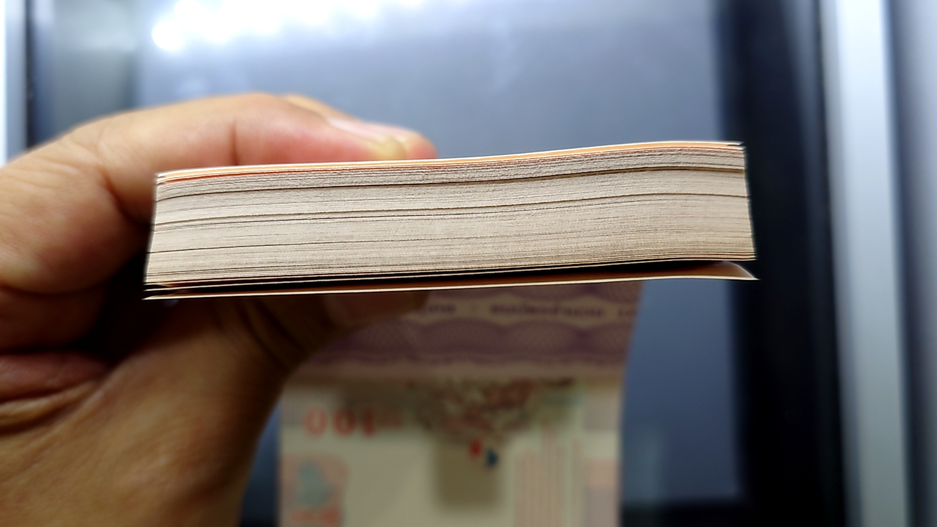 ธนบัตร 100 บาท ยกแหนบ 100 ใบ เรียงเลข แบบ 15 รุ่น 2 (เลิกทาส) ปี2540 ไม่ผ่านใช้ สภาพสวย