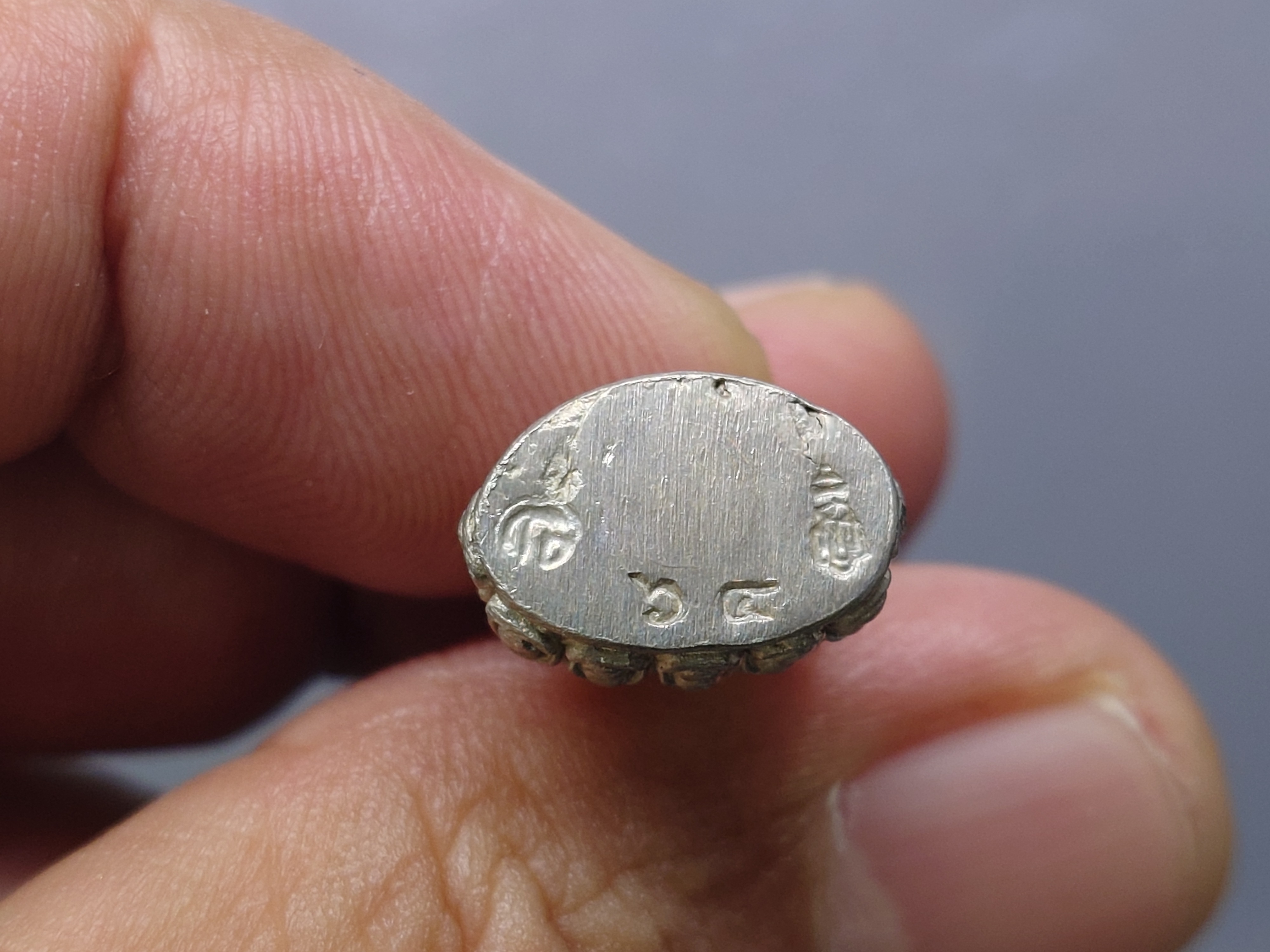 พระกริ่งทีฆายุมหมงคล ญสส.เนื้อเงิน ครบรอบ ๑๕ ปี บริษัทหลักทรัพย์ กองทุนรวม จำกัด พุทธาภิเษก ณ วัดบวรนิเวศวิหาร ปี2533 พร้อมกล่องเดิม