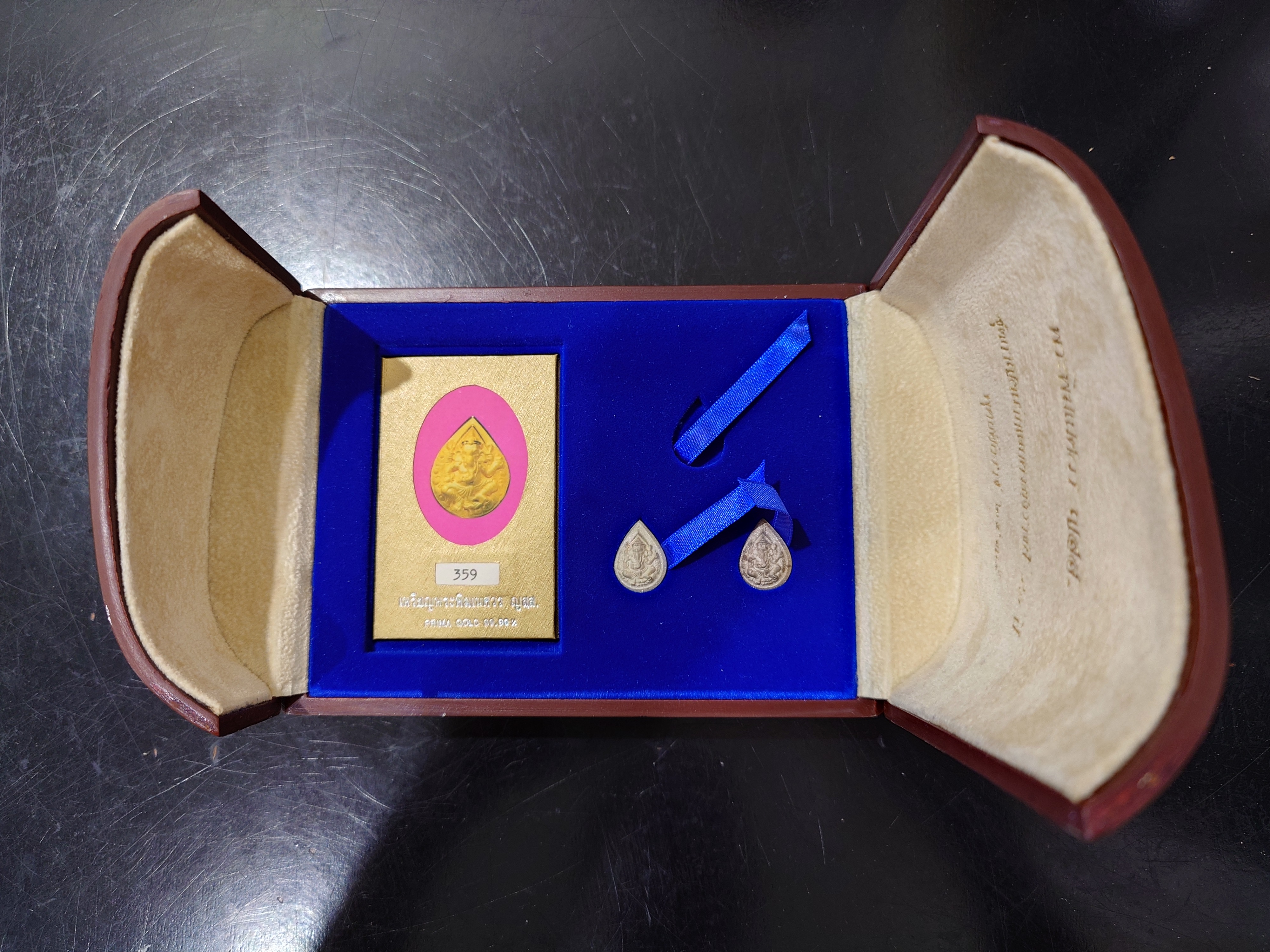 พระพิฆเนศวร ญสส กาญจนาภิเษกครองราช 50 ปี รัชกาลที่9 เนื้อเงิน และ ทองทิพย์ พิมพ์เล็กวัดบวรนิเวศวิหาร พ.ศ.2538 พร้อมกล่องเดิม กล่องชุดทองคำ