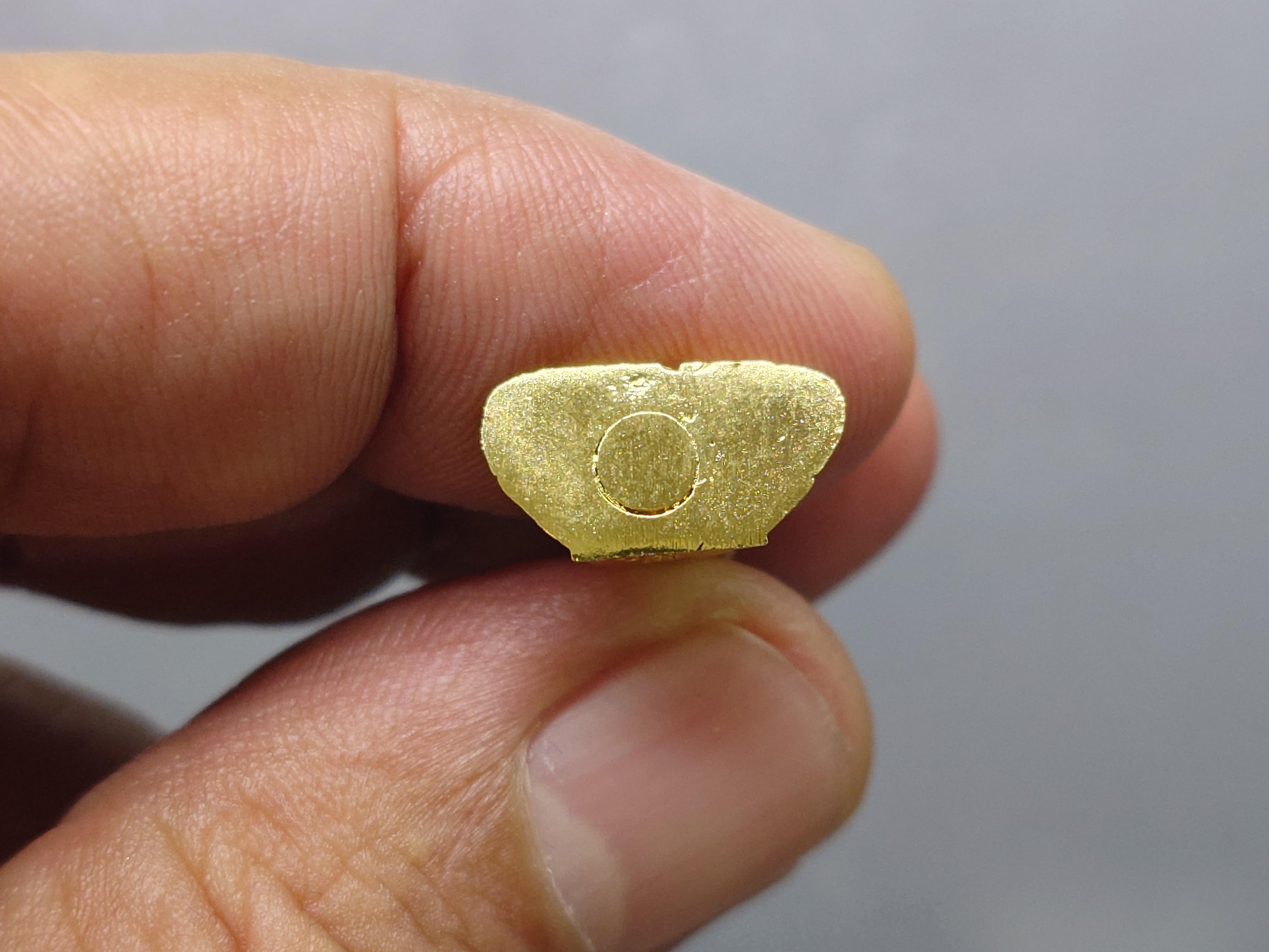 พระแก้วมรกต สธ.เนื้อกาหลั่ยทอง ที่ระลึกสมเด็จพระเทพรัตนราชสุดาฯเสด็จทรงยกช่อฟ้า วัดพระแก้ว จ.เชียงราย ปี2550 พร้อมกล่องเดิม