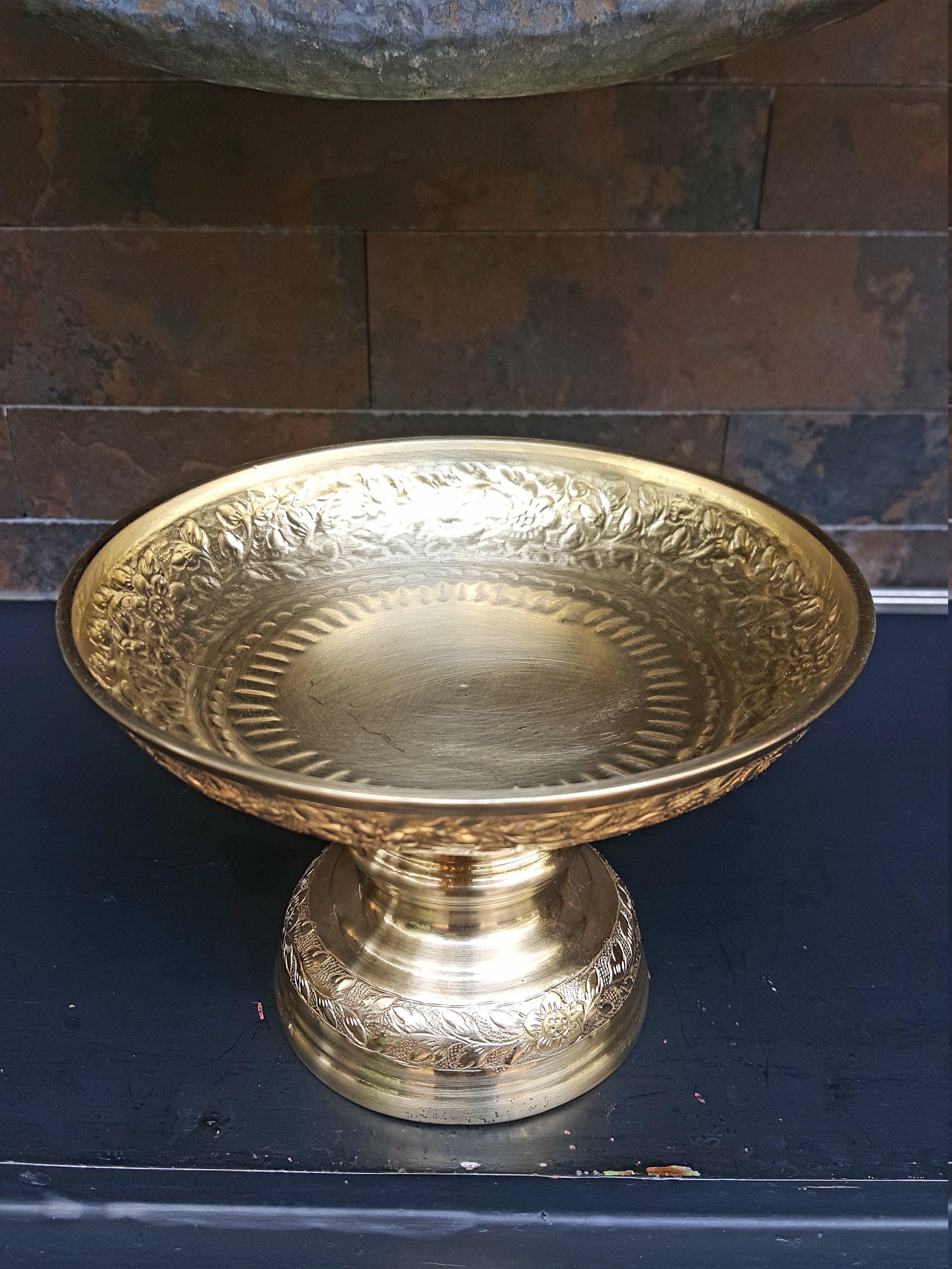 ขันพานรองตักบาตรทองเหลืองแกะลายพร้อมทัพพี สมัยอยุธยา ขนาด 5,6,7,8,9,10,12 นิ้ว เครื่องทองเหลือง