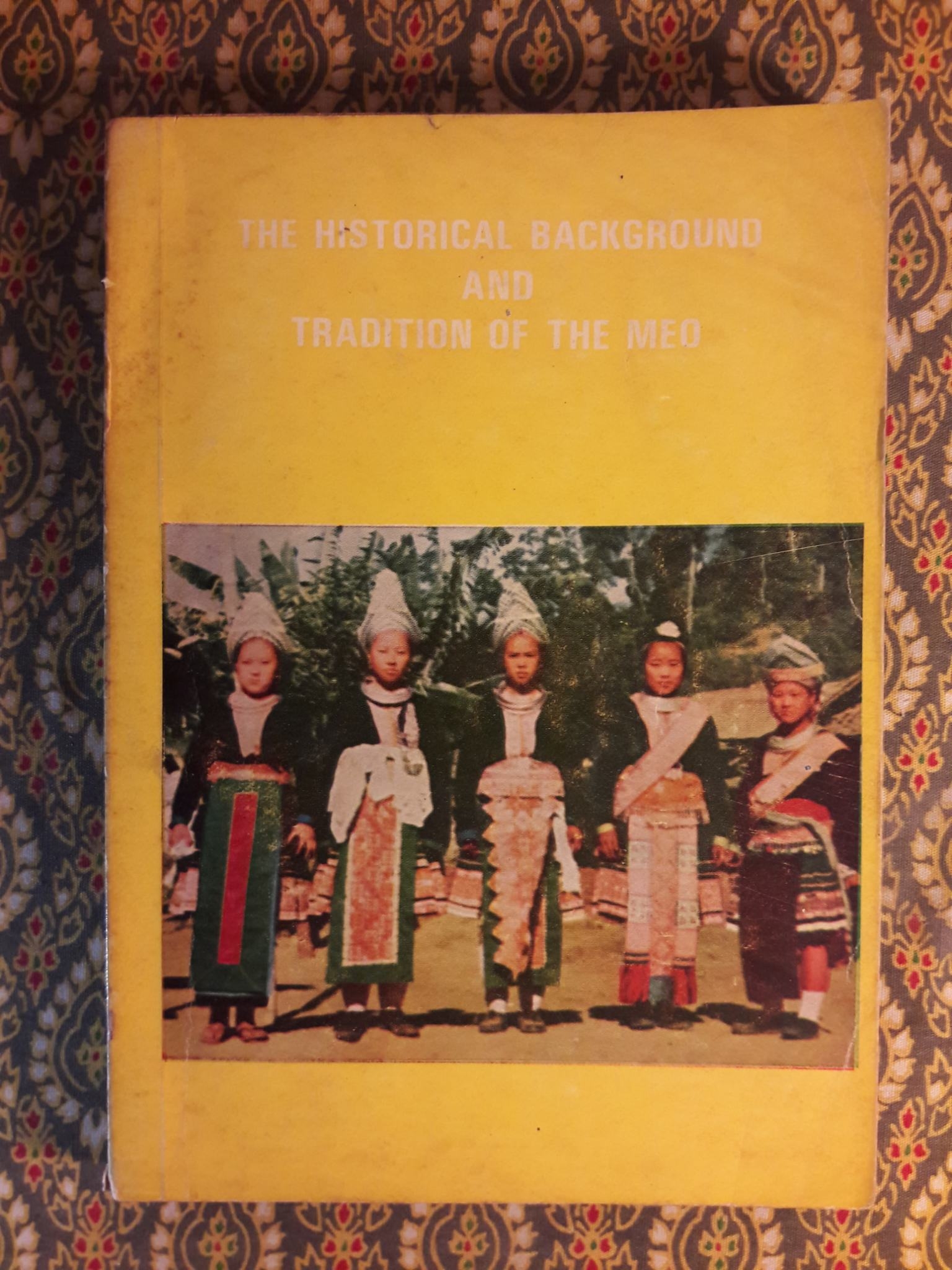 ประวัติและประเพณีชาวเขาเผ่าแม้ว ฉบับสองภาษาไทย - อังกฤษ