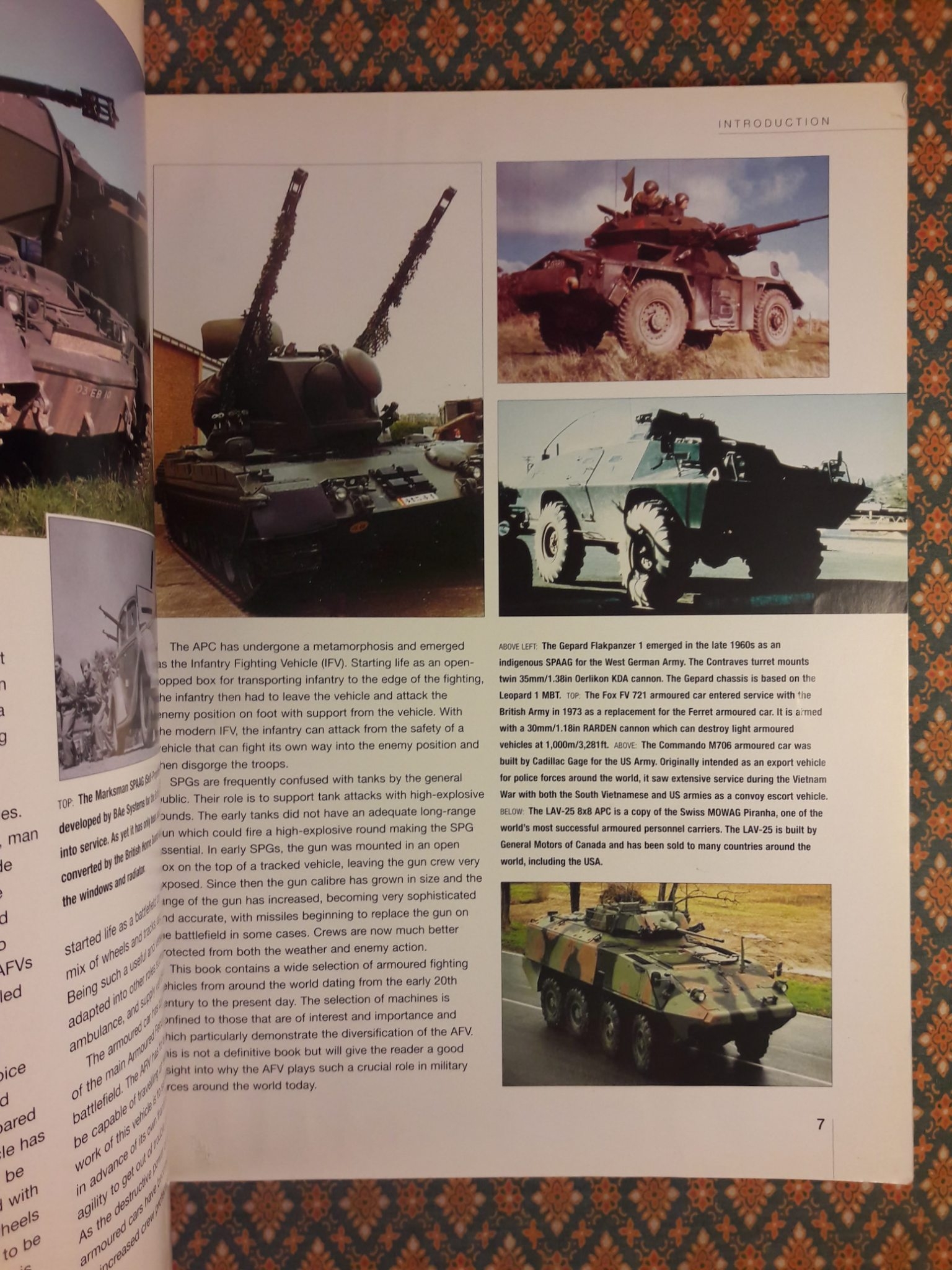 THE ILLUSTRATED GUIDE TO ARMOURED FIGHTING VEHICLES OF THE WORLD