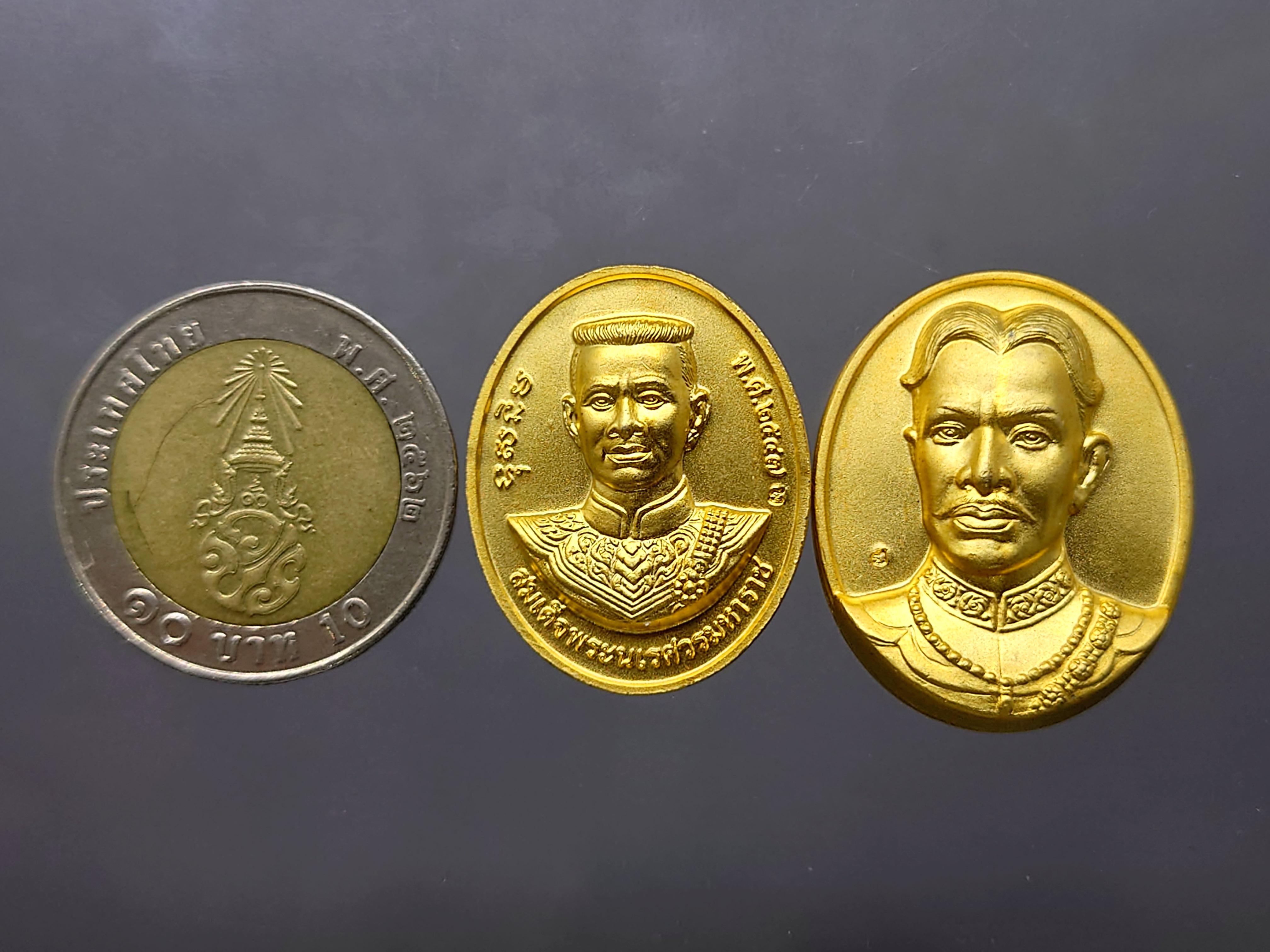 เหรียญสองมหาราชกู้แผ่นดิน รุ่นโชคมงคล เนื้อชุบทอง วัดตรีทศเทพวรวิหาร ปี2548 พร้อมตลับเดิม