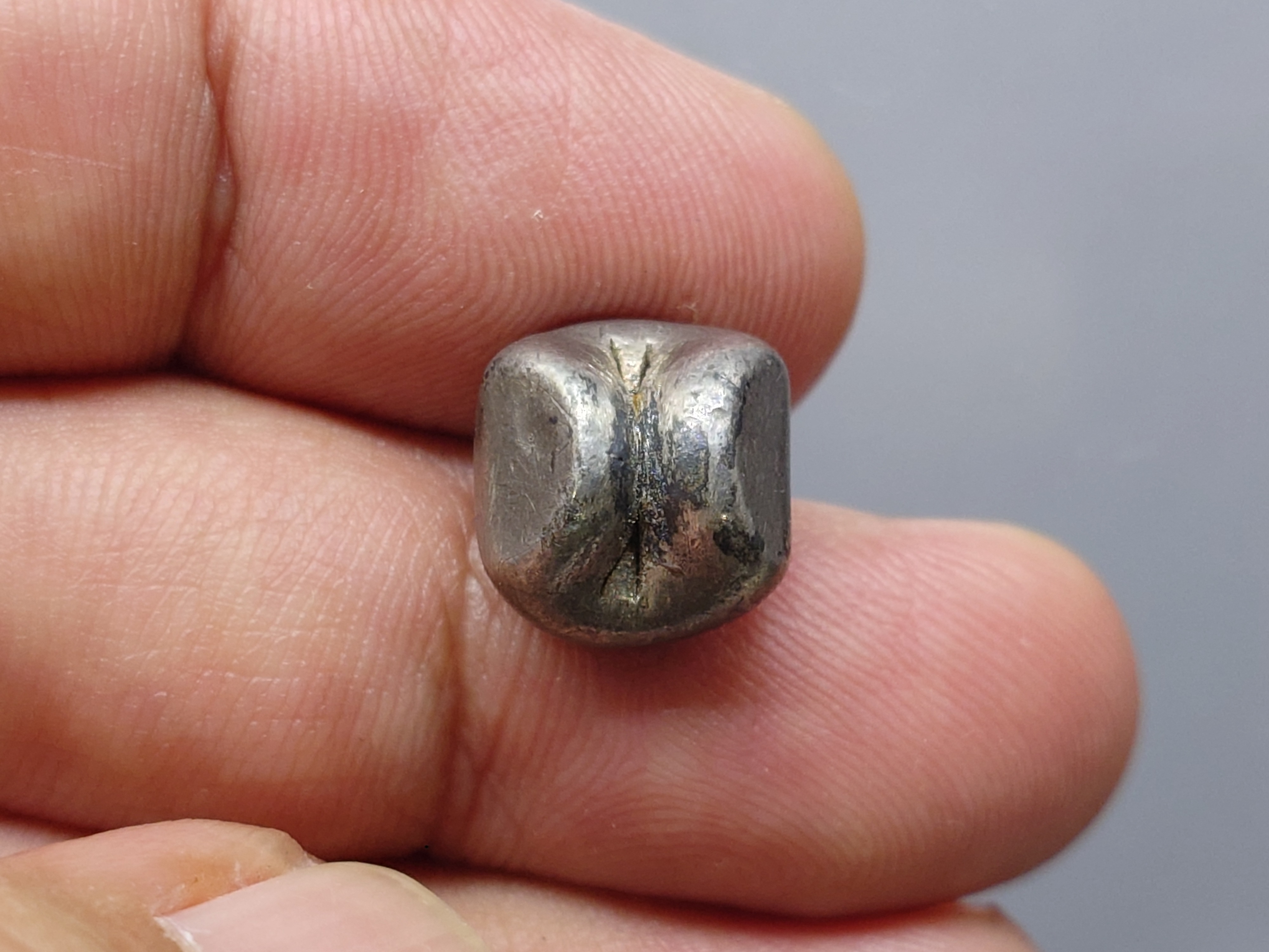 พดด้วง ขนาด 2 สลึง ตราพระแสงจักร - ปราสาท สมัยรัชกาลที่3 ปี2367 ขนาดหายาก สภาพสวย