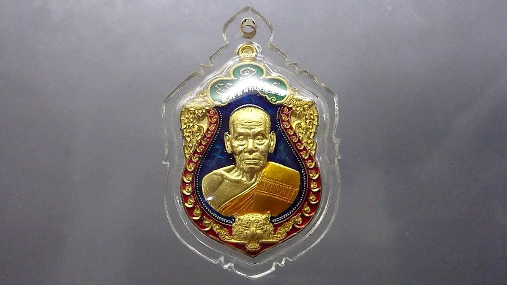 เหรียญเสมาเสือคาบดาบ รุ่น2 เนื้อทองทิพย์ ลงยาราชาวดี จีวรส้ม หลวงพ่อพัฒน์ วัดห้วยด้วน โคท 103