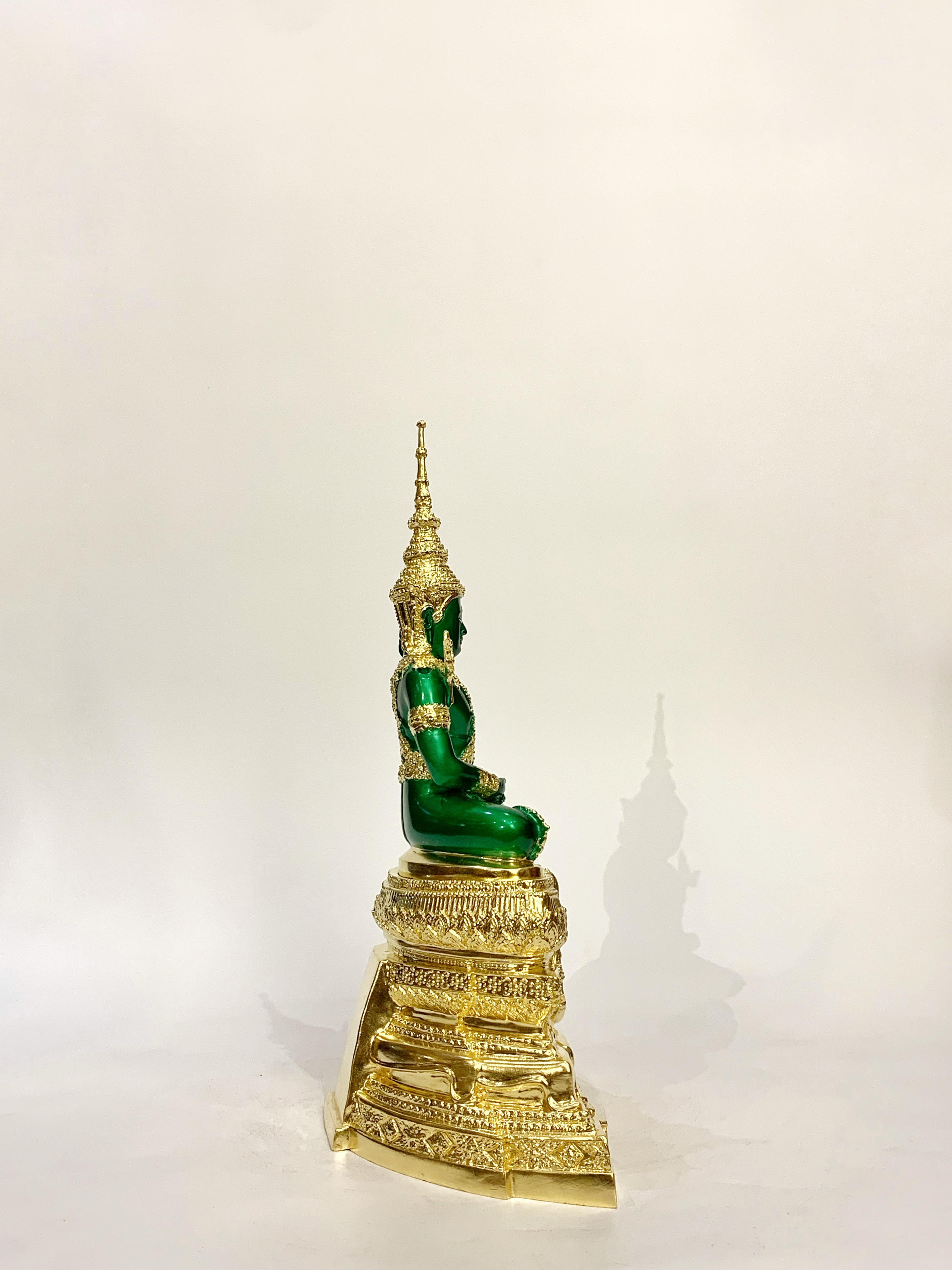 พระพุทธรูป พระแก้วมรกต ทรงเครื่องฤดูร้อน หน้าตัก 5 นิ้ว พิธีสมโภช กรุงรัตนโกสินทร์ 200 ปี วัดพระศรีรัตนศาสดาราม พ.ศ.2525