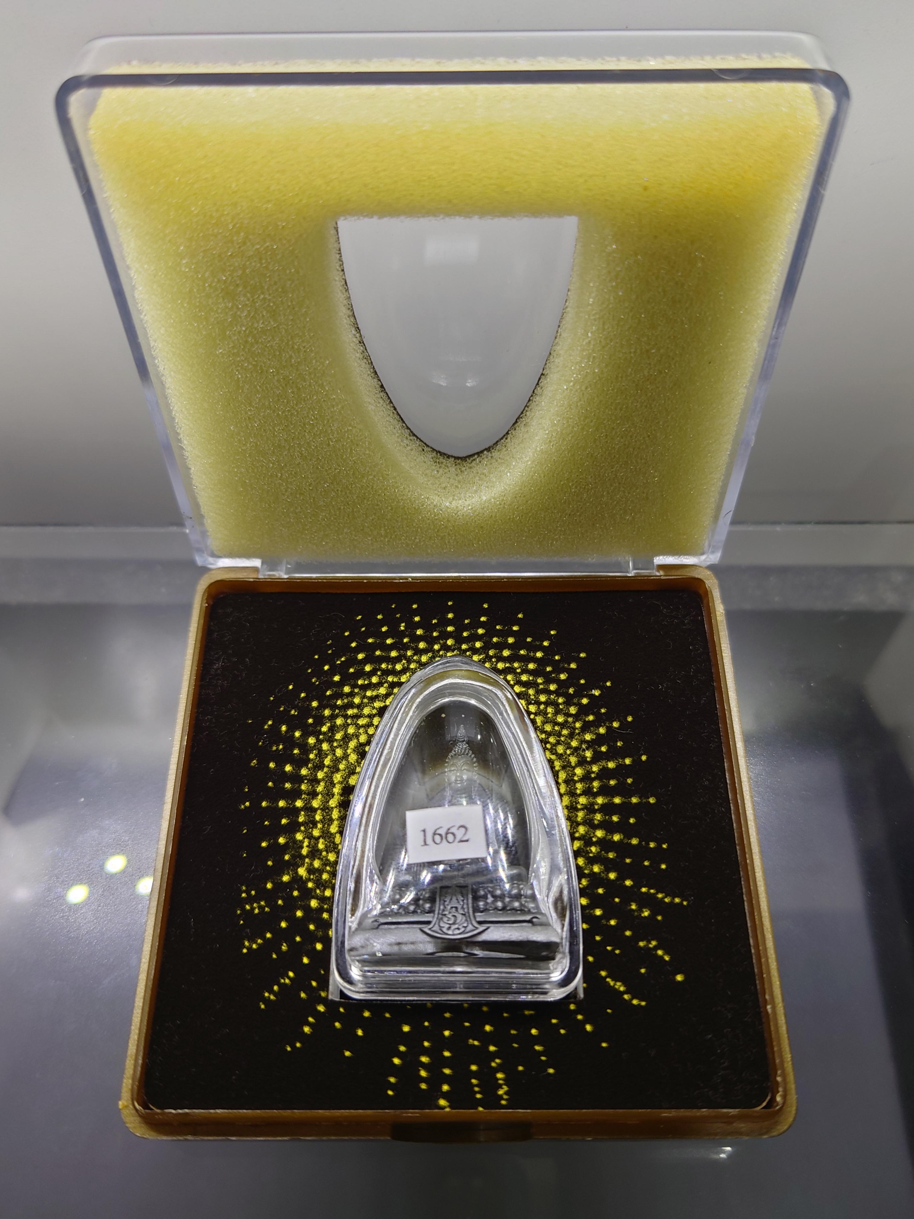 พsะคุ้มเกล้า เย็นศิsะเพราะพsะบริบาล 80 พssษา มหากษัตริย์แผ่นดินสยาม เนื้อเงินรมดำ พิมพ์ใหญ่ ปี2550 พร้อมกล่องเดิม