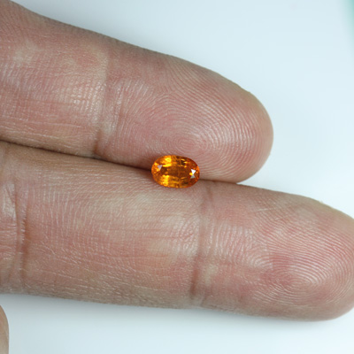 โกเมนสีส้มหรือสเปซซาไทท์ (Spessartite Garnet) 0.71 กะรัต เล็กๆ น่ารัก