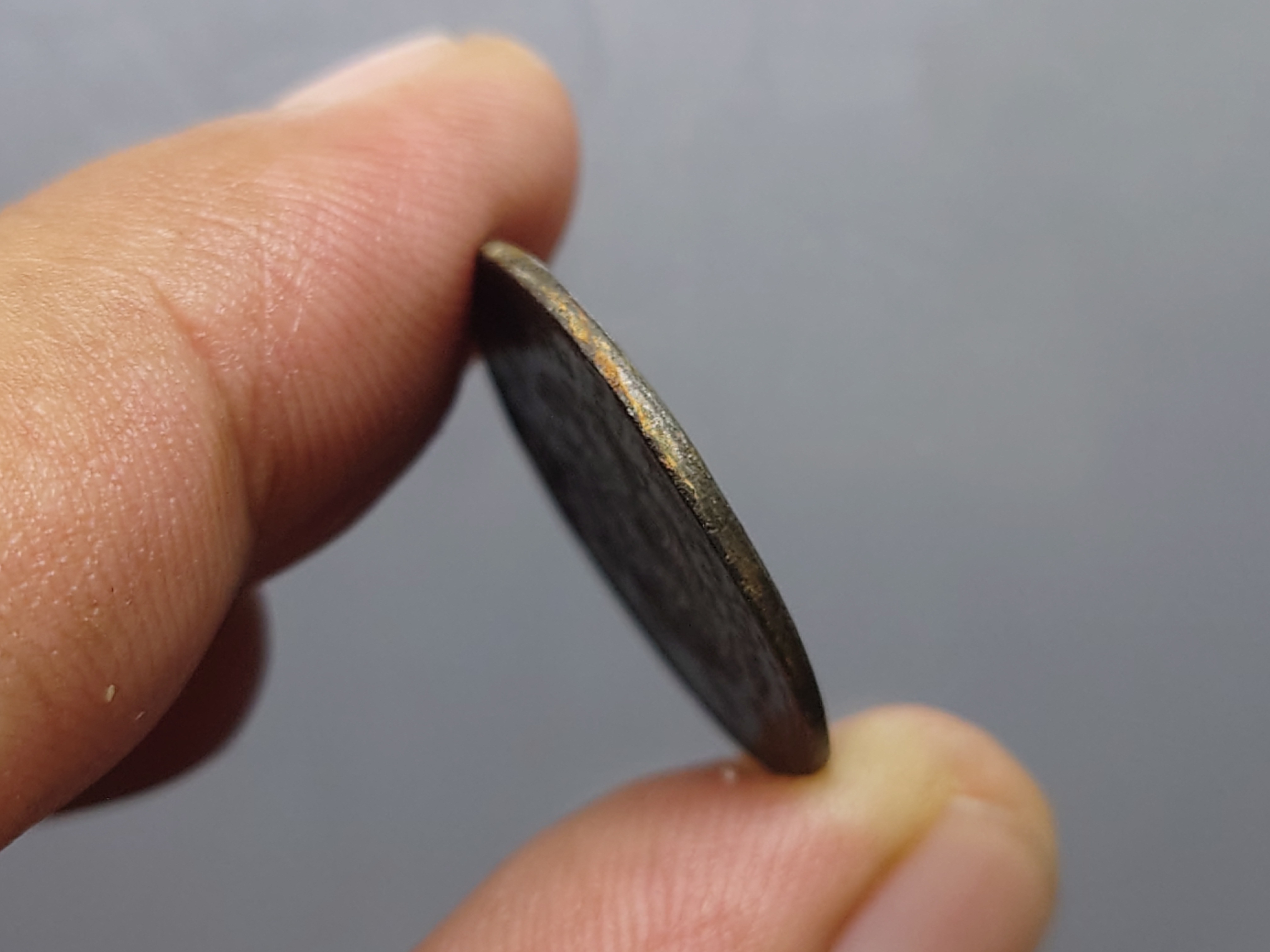 เหรียญโสฬส ดีบุก พระมงกุฎ-พระแสงจักร รัชกาลที่4 ปี 2407 ผ่านใช้ สภาพสวย