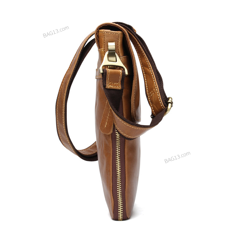 กระเป๋าสะพายข้างผู้ชาย กระเป๋าหนังแท้ผู้ชาย รหัส A026