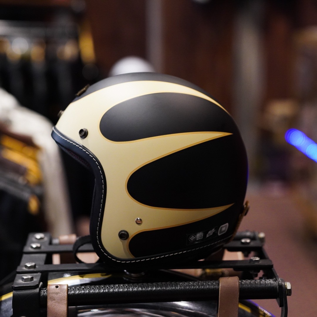 Mototwist helmet (ลายดาวเหนือครีมดำด้าน) (สอบถามไซส์ก่อนสั่งซื้อ)
