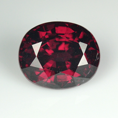 โกเมนสีม่วงแดงหรือโรโดไลท์ (Rhodolite Garnet) 1.52 กะรัต รูปร่างไข่