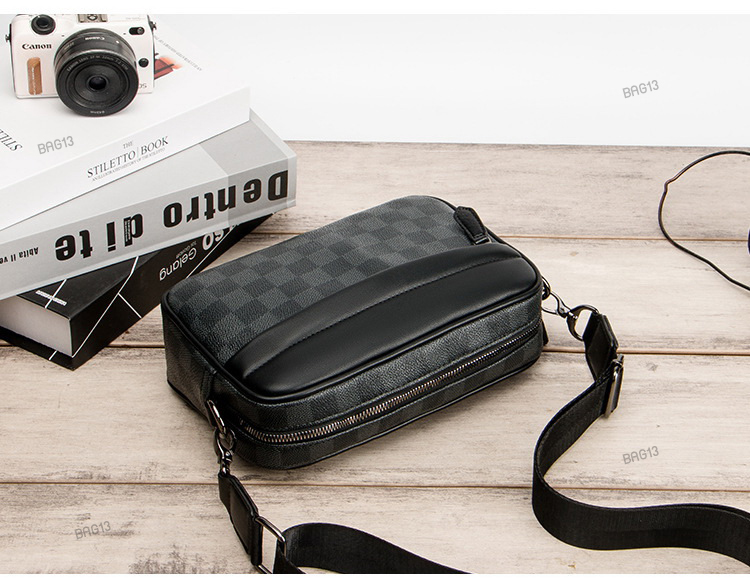 กระเป๋าสะพายข้างผู้ชาย รหัส A015