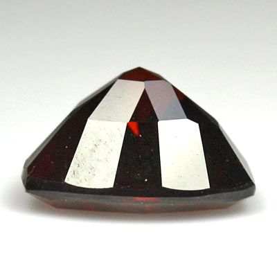 **ขายแล้ว**โกเมนสีเเดงหรือโรโดไลท์ (Rhodolite Garnet) 2.19 กะรัต เเดงเข้ม รูปร่างดี ไฟดี
