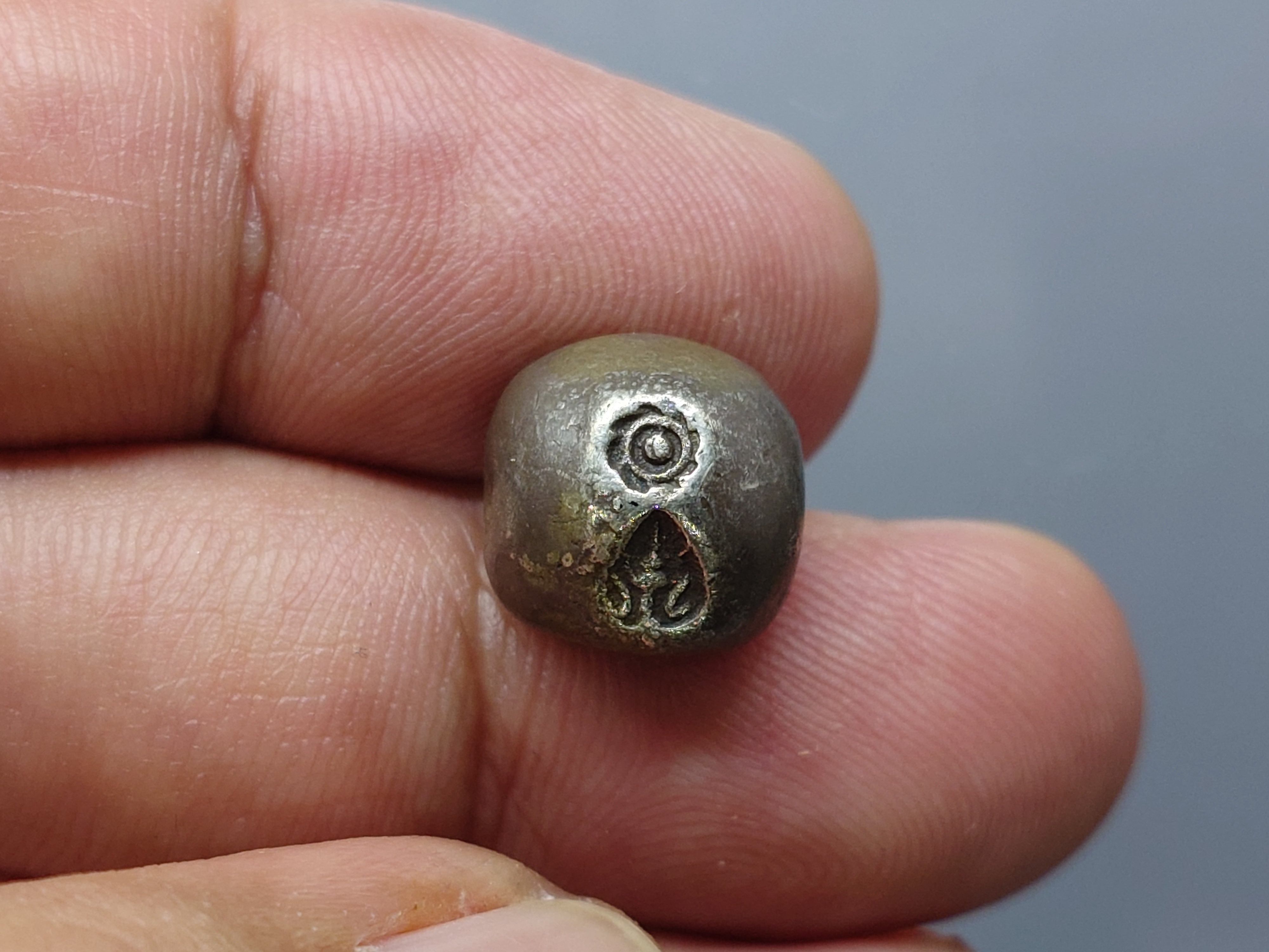 พดด้วง ขนาด สองสลึง ตรามงกุฎ-กงจักร (บล็อกทองคำ) รัชการที่4 ขนาดหายาก สภาพสวย ตราชัด