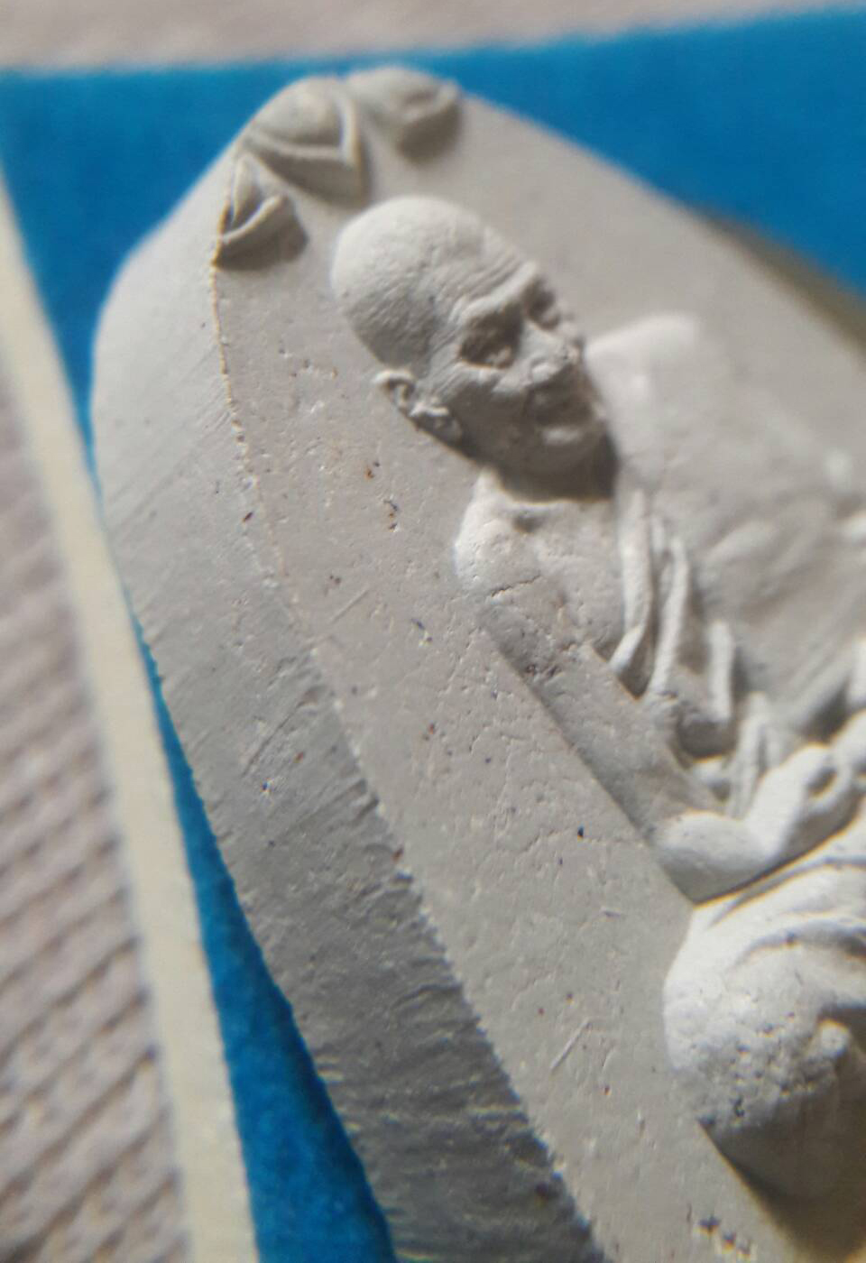 พระผงนั่งเมฆเลื่อนยศ เนื้อขาวผงพุทธคุณ หลวงปู่มหาศิลา สิริจันโท ปี 2564