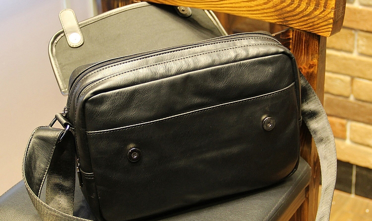 กระเป๋าสะพายข้างผู้ชาย รหัส A002