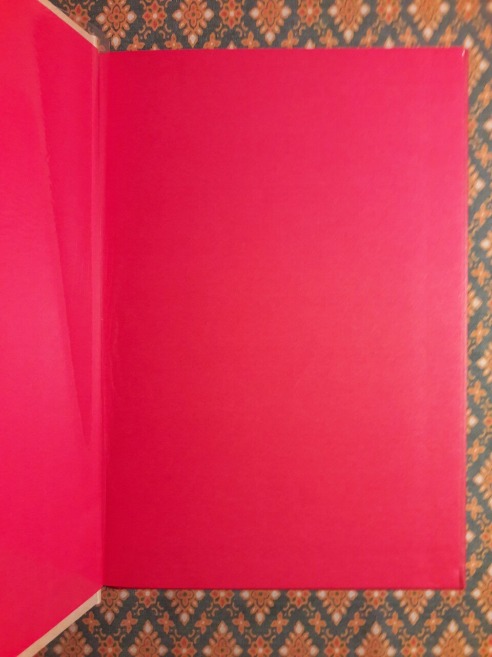 มือนั้นสีขาว “หนังสือรางวัลซีไรต์”