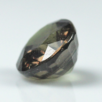 **ขายแล้ว**โกเมนเปลี่ยนสี (Color-Change Garnet) 1.40 กะรัต เปลี่ยนสีเป็นสีม่วงแดง