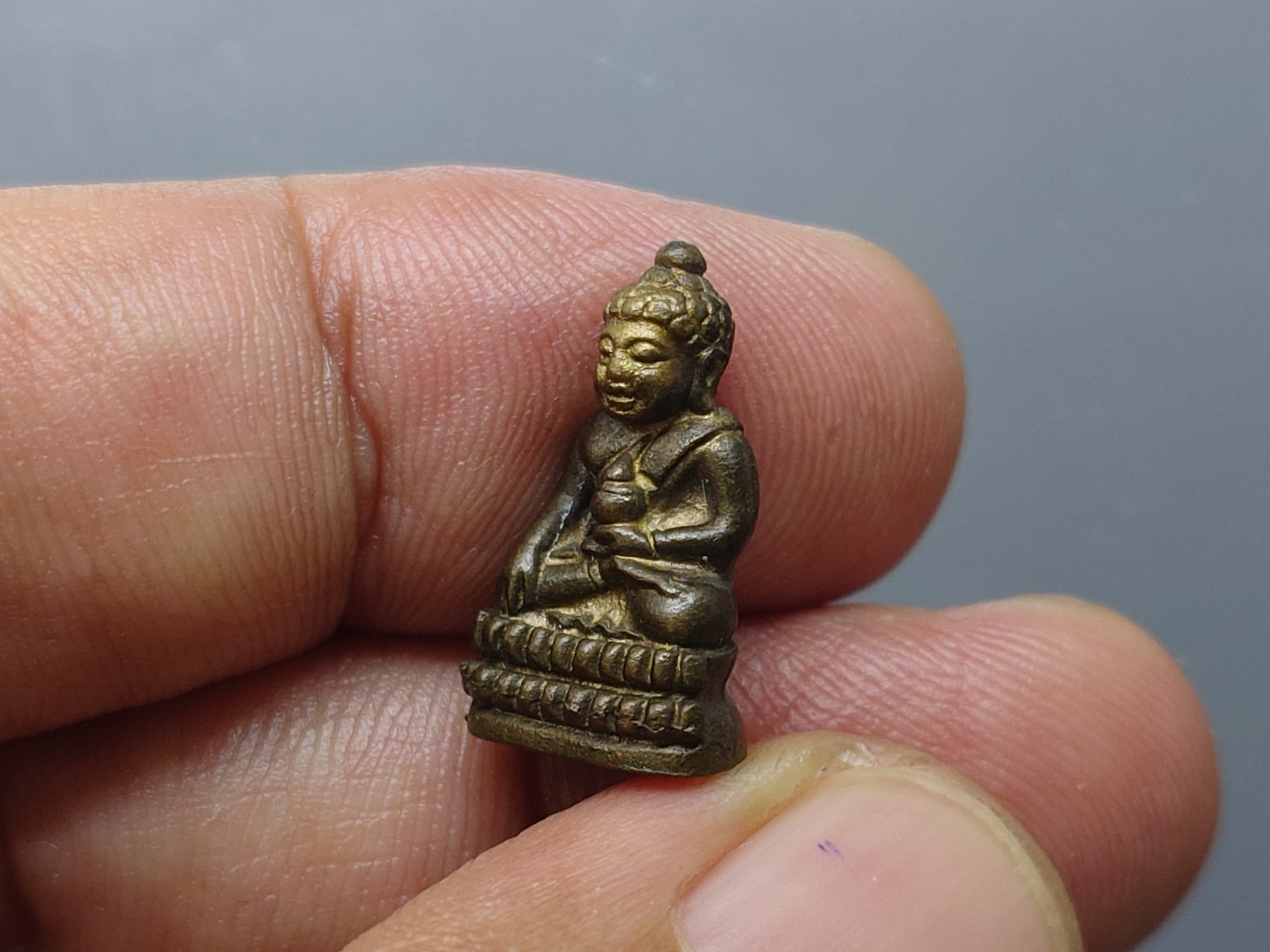 พระกริ่งยอดแก้ว สมเด็จพระพุทธโฆษาจารย์ (พุฒ) ประธานจัดสร้าง เนื้อนวะโลหะ วัดเกาะแก้วอรุณคาม (สายวัดสุทัศน์) ปี2545 พร้อมกล่องเดิม นิยม หายาก สร้างน้อย