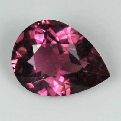 ทัวร์มาลีนสีชมพู (Pink Tourmaline) 0.94 กะรัต สีชมพูอมม่วง รูปหยดน้ำ ไฟดี