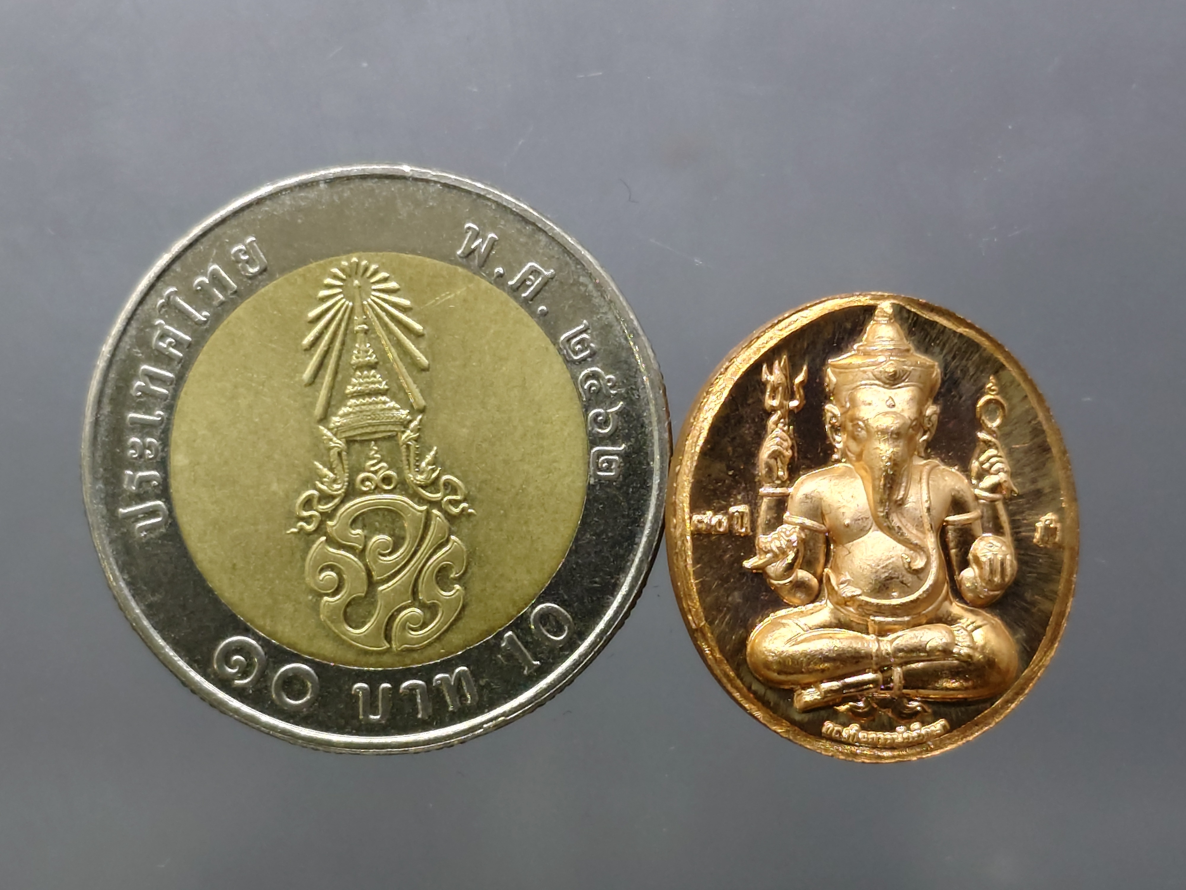 พระพิฆเนศ หลังศาสตราจารย์ ศิลป์ พีระศรี ครบรอบ 70 ปี ม.ศิลปากร เนื้อบรอนซ์ พิมพ์เล็ก พ.ศ.2556 พร้อมตลับเดิม