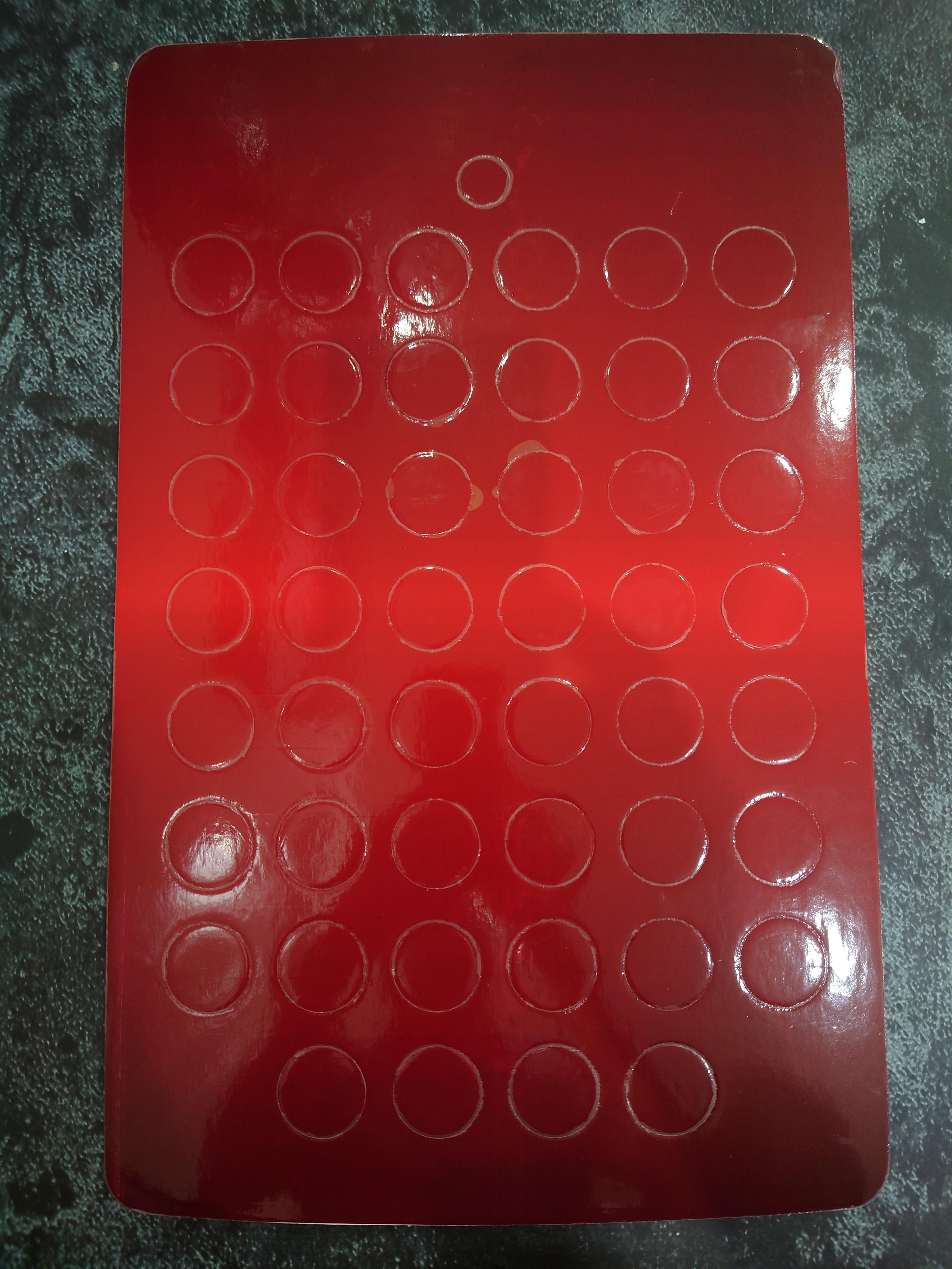 แผงใส่เหรียญกษาปณ์ที่ระลึก 10 บาท นิเกิล 47 วาระ 47 ช่อง สีแดง ขนาด 44 X 28 ซ.ม.