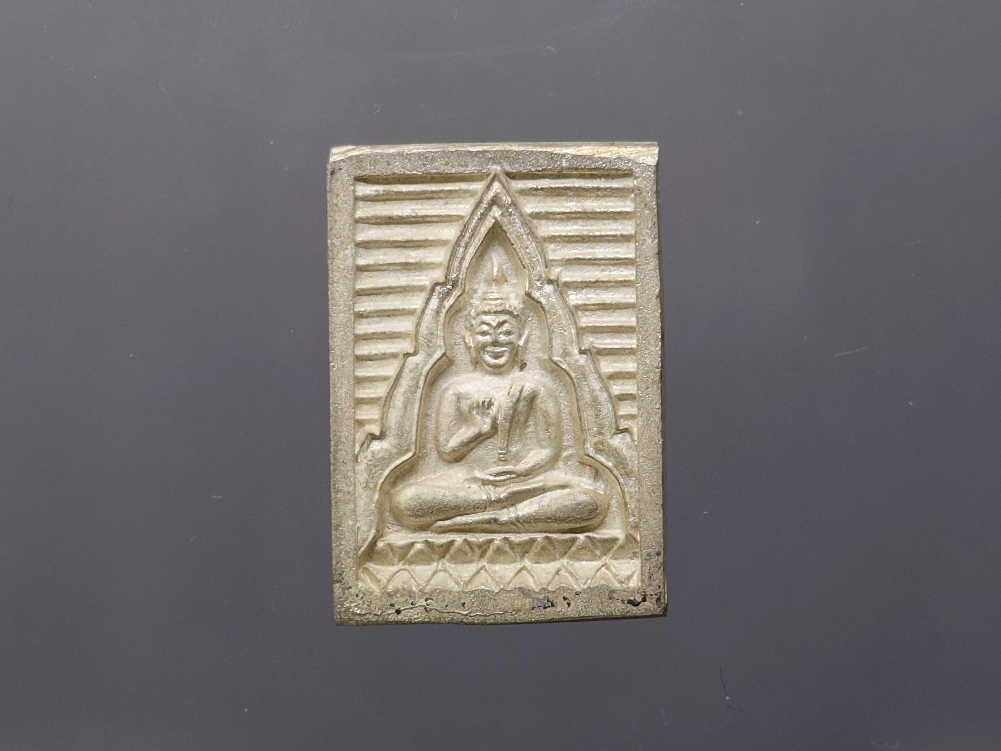 พระสมเด็จ วัดปากน้ำ รุ่นพระไตรปิฎก (เหรียญวัดปากน้ำรุ่น 6) เนื้อเงิน พ.ศ.2533 พร้อมกล่องเดิมๆ