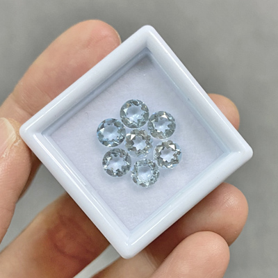 โทปาสสีฟ้าอ่อน (Topaz) 7 เม็ด น้ำหนักรวม 4.17 กะรัต ขนาด 5.2 มิล