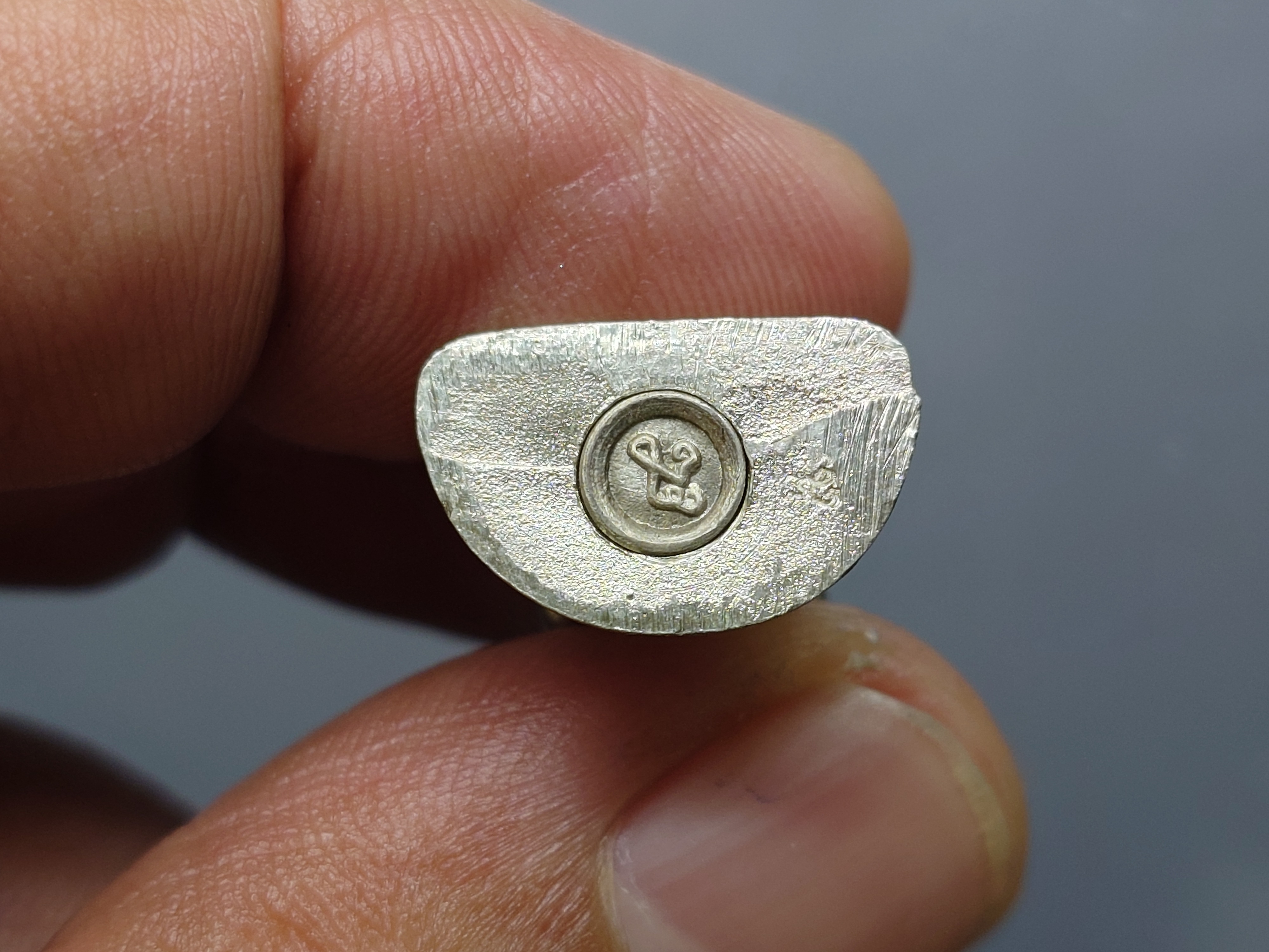 พระกริ่งชัยวัฒน์ไพรีพินาศ เนื้อเงิน ขนาดสูง 3 ซ.ม. โดย สมเด็จพระญาณสังวรฯ สมเด็จพระสังฆราช วัดบวรนิเวศวิหาร ปี2535 พร้อมกล่องเดิม