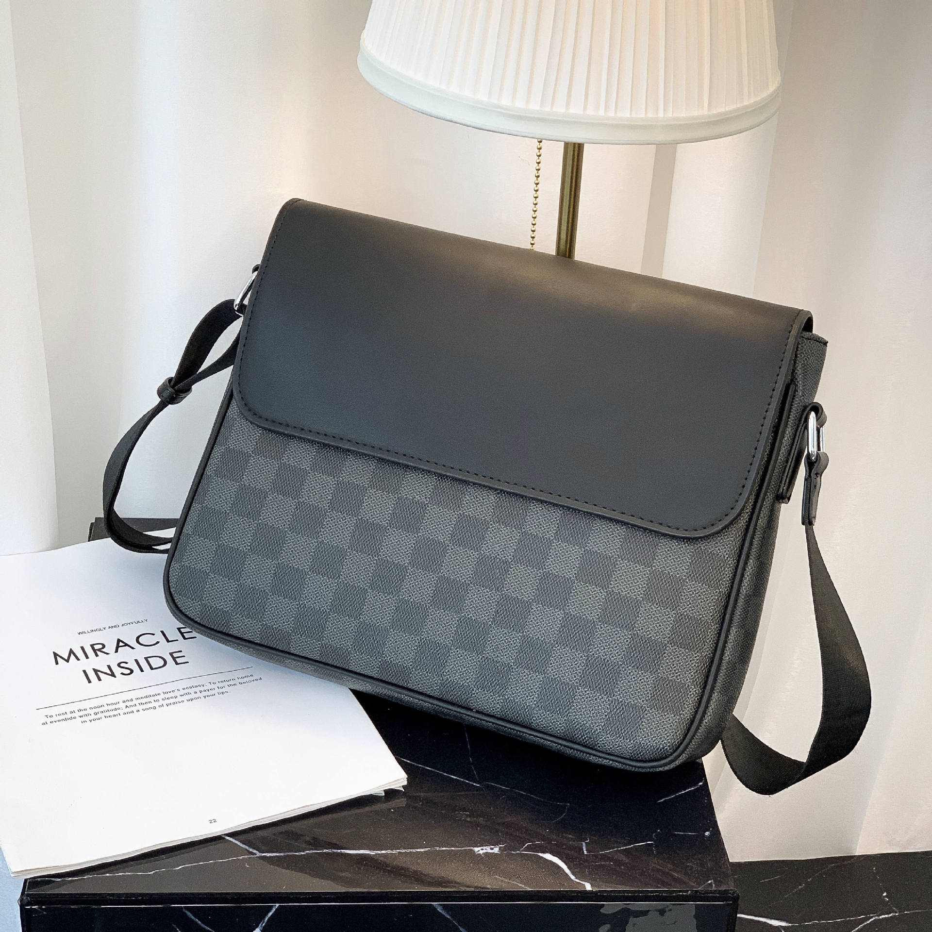 กระเป๋าสะพายข้างผู้ชาย รหัส A020