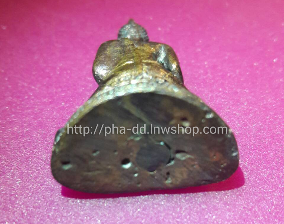 รูปหล่ออุดกริ่ง หลวงพ่อพระเจ้าองค์ตื้อ วัดศรีชมภูองค์ตื้อ อ.ท่าบ่อ จ.หนองคาย ปี 2526