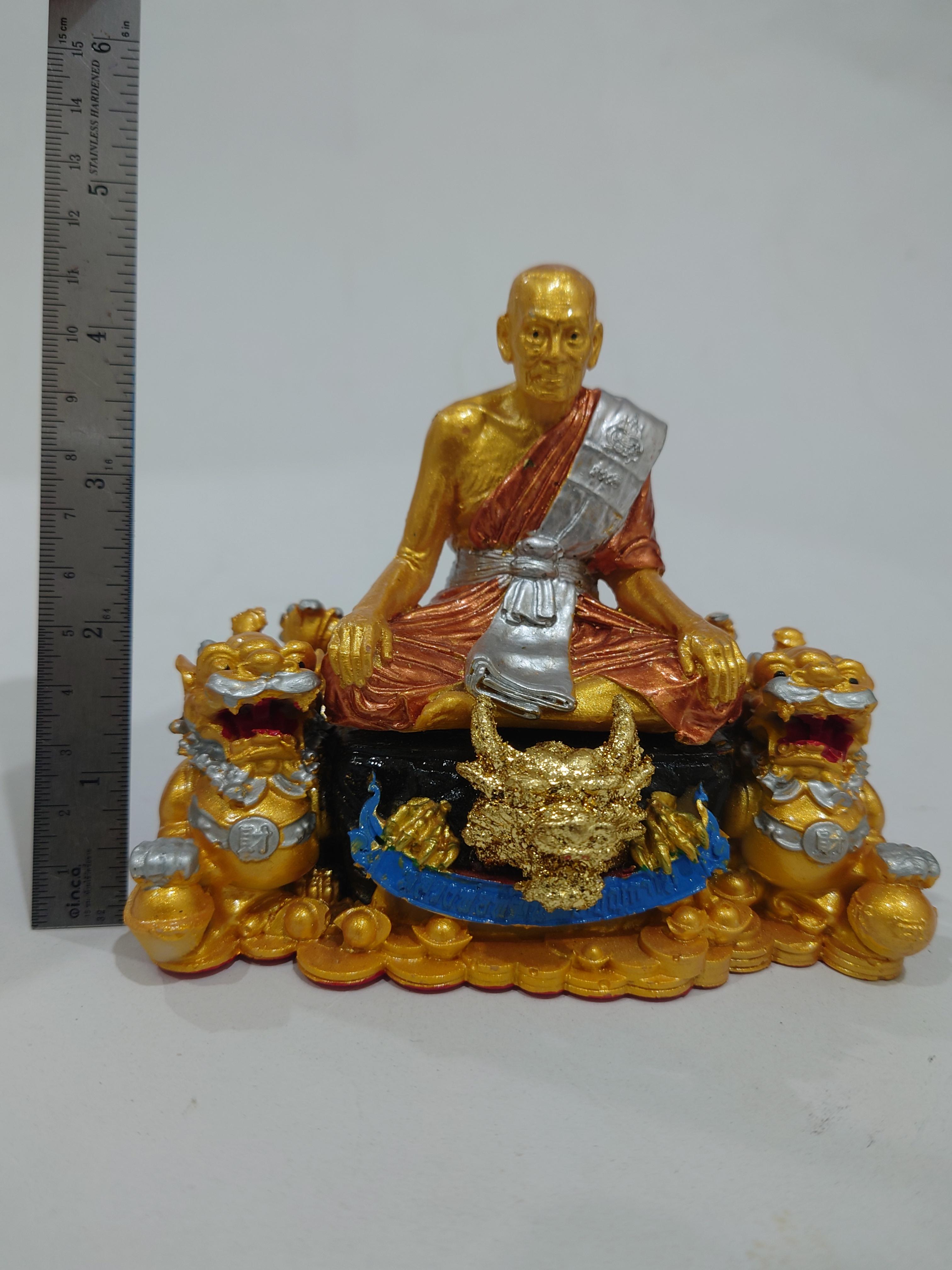 พระบูชา(ตั้งหน้ารถ) รุ่นรวยโชคลาภ 100 ปี เนื้อเรซิ่น องค์พระ 3 K มังกรทอง ปี่เซี่ยทอง หลวงพ่อพัฒน์ วัดห้วยด้วน โคท 50