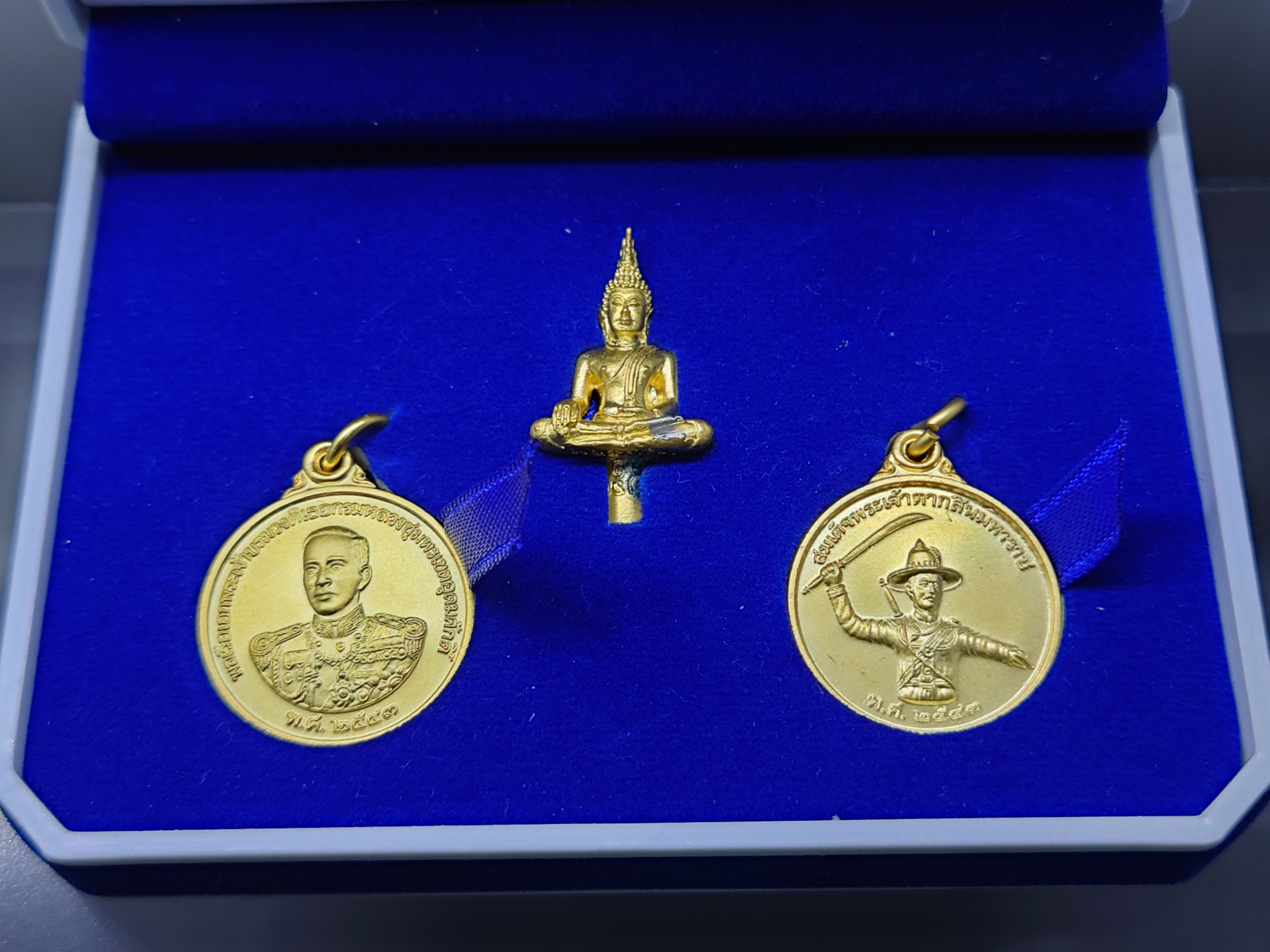 ชุดเหรียญกาหลั่ยทอง(พิมพ์เล็ก) ที่ระลึกสร้างอนุสาวรีย์พระเจ้าตาก หน่วยสงครามพิเศษทางเรือ(หน่วยซีล) สร้าง ปี2543 พร้อมกล่องเดิม