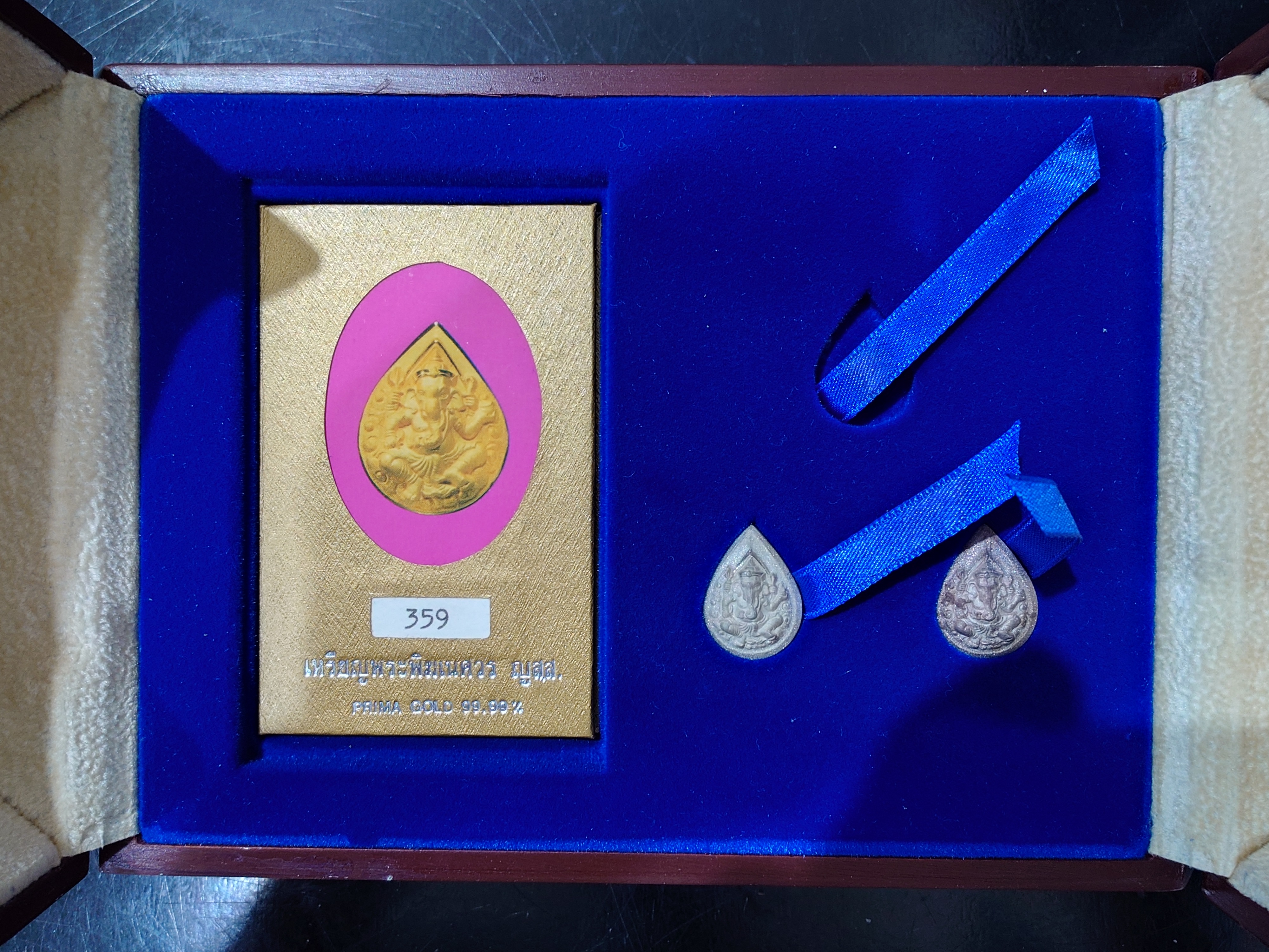 พระพิฆเนศวร ญสส กาญจนาภิเษกครองราช 50 ปี รัชกาลที่9 เนื้อเงิน และ ทองทิพย์ พิมพ์เล็กวัดบวรนิเวศวิหาร พ.ศ.2538 พร้อมกล่องเดิม กล่องชุดทองคำ