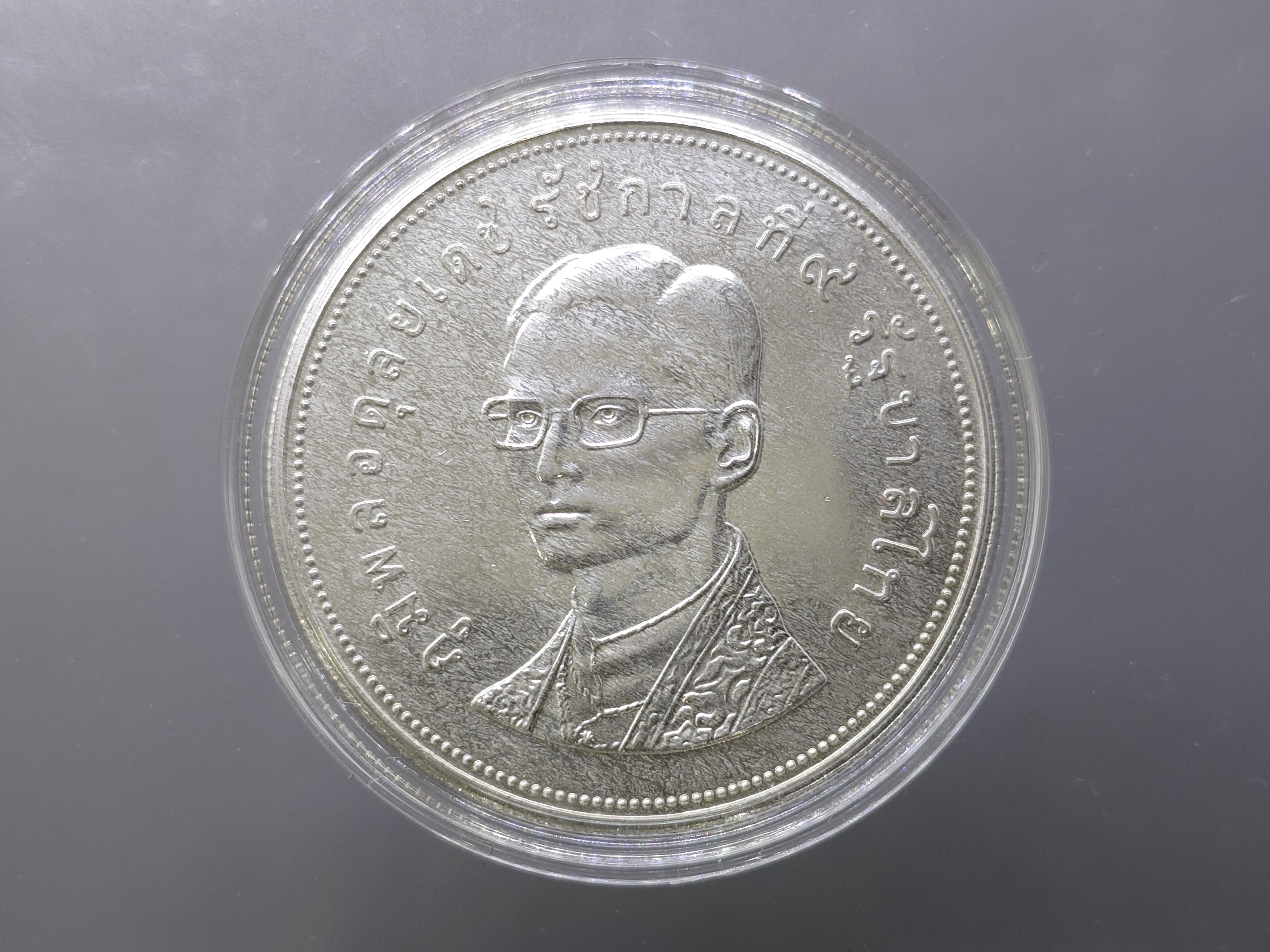 ตลับใส่เหรียญ ขนาด 40 มิล (ใส่เหรียญ 100 บาท ละมั่ง) เนื้ออะคริลิค อย่างดี