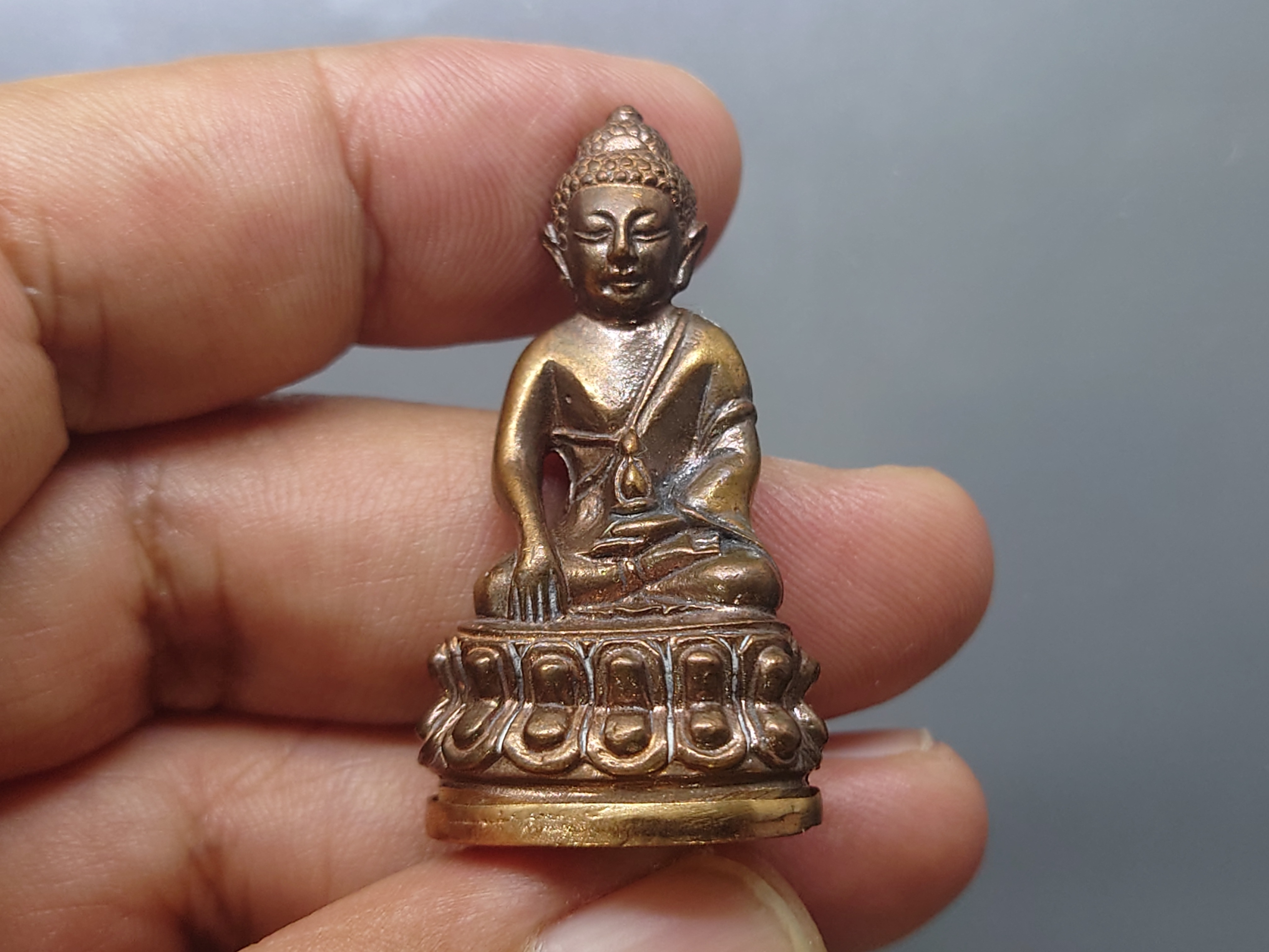 พsะกริ่งหยิน-หยาง เยาวราช รุ่นจักรพรรดิ เนื้อสัมฤทธิ์ สูง 4 ซ.ม. ตอกโค๊ด หมายเลข วัดไตรมิตร ปี2561 พร้อมตลับเดิม