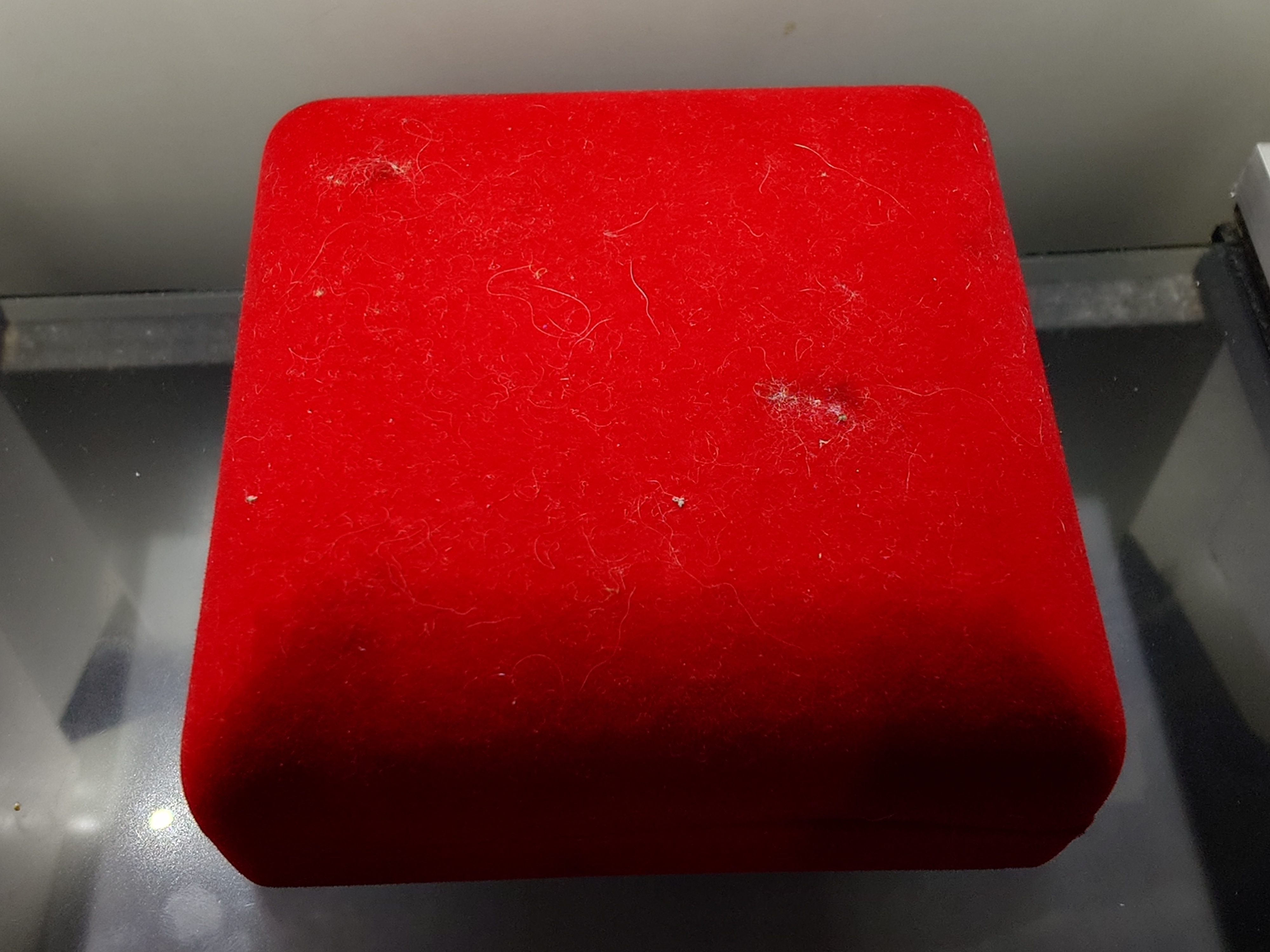 พระแก้วมรกต ที่ระลึกในการซ่อมบูรณฉัตร (ชุด 3 เนื้อ กาหลั่ยทอง เงิน นาค) พระเทพฯ ทรงจัดสร้าง (หลวงปู่ดู่ ร่วมปลุกเสก) วัดพระศรีรัตนศาสดาราม พ.ศ.2531 พร้อมกล่องเดิม