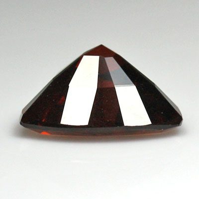 **ขายแล้ว**โกเมนสีม่วงเเดงหรือโรโดไลท์ (Rhodolite Garnet) 2.36 กะรัต เเดงอมม่วงเข้ม รูปร่างดี ไฟดี