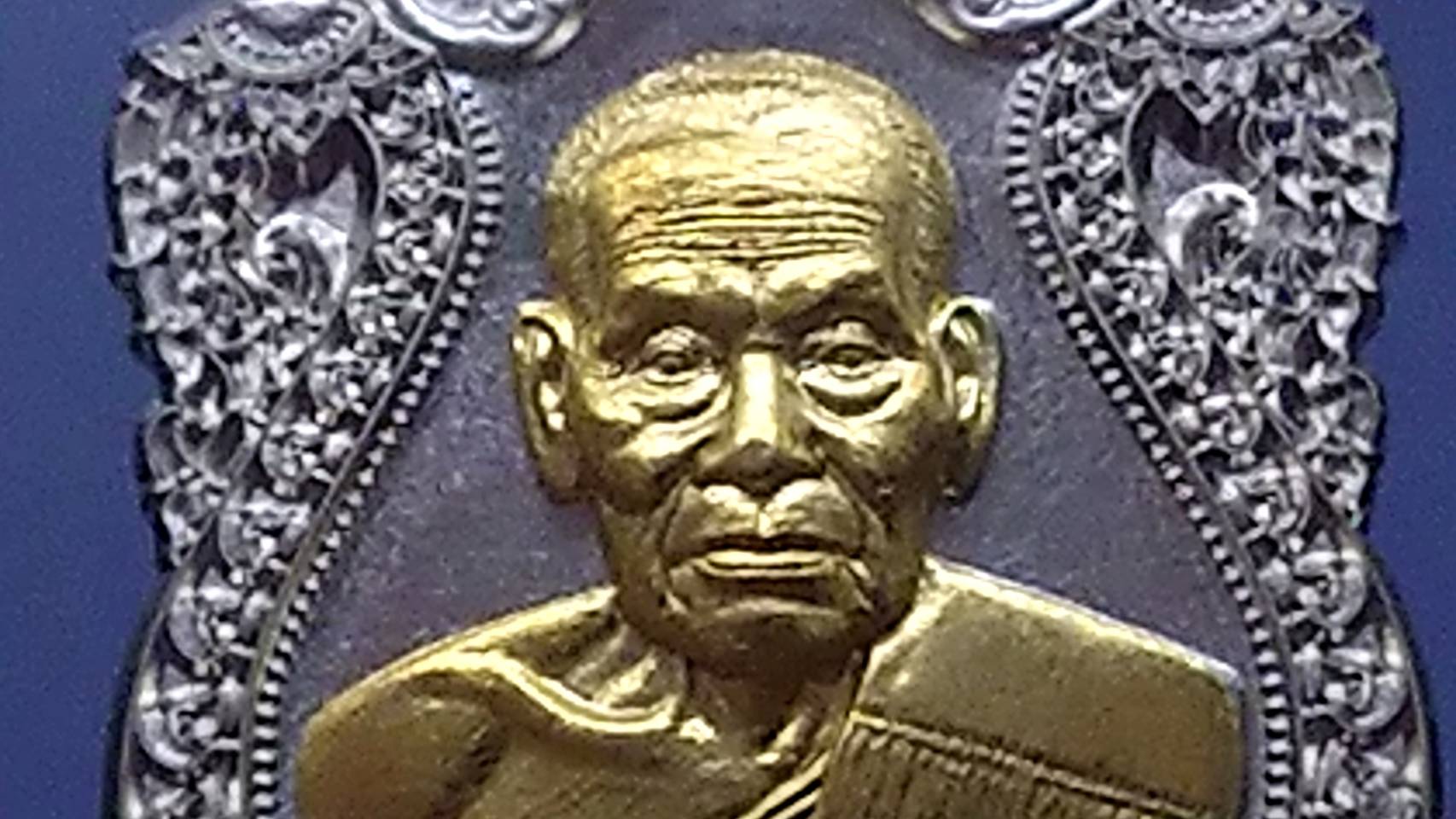 เหรียญเสมาเสือคาบดาบ รุ่น2 โคท 111 เลขสวย(จมูกตำหนินิด)ราคาถูก เนื้ออัลปาก้าหน้ากากทองทิพย์ หลวงพ่อพัฒน์ วัดห้วยด้วน(SKU-03419)