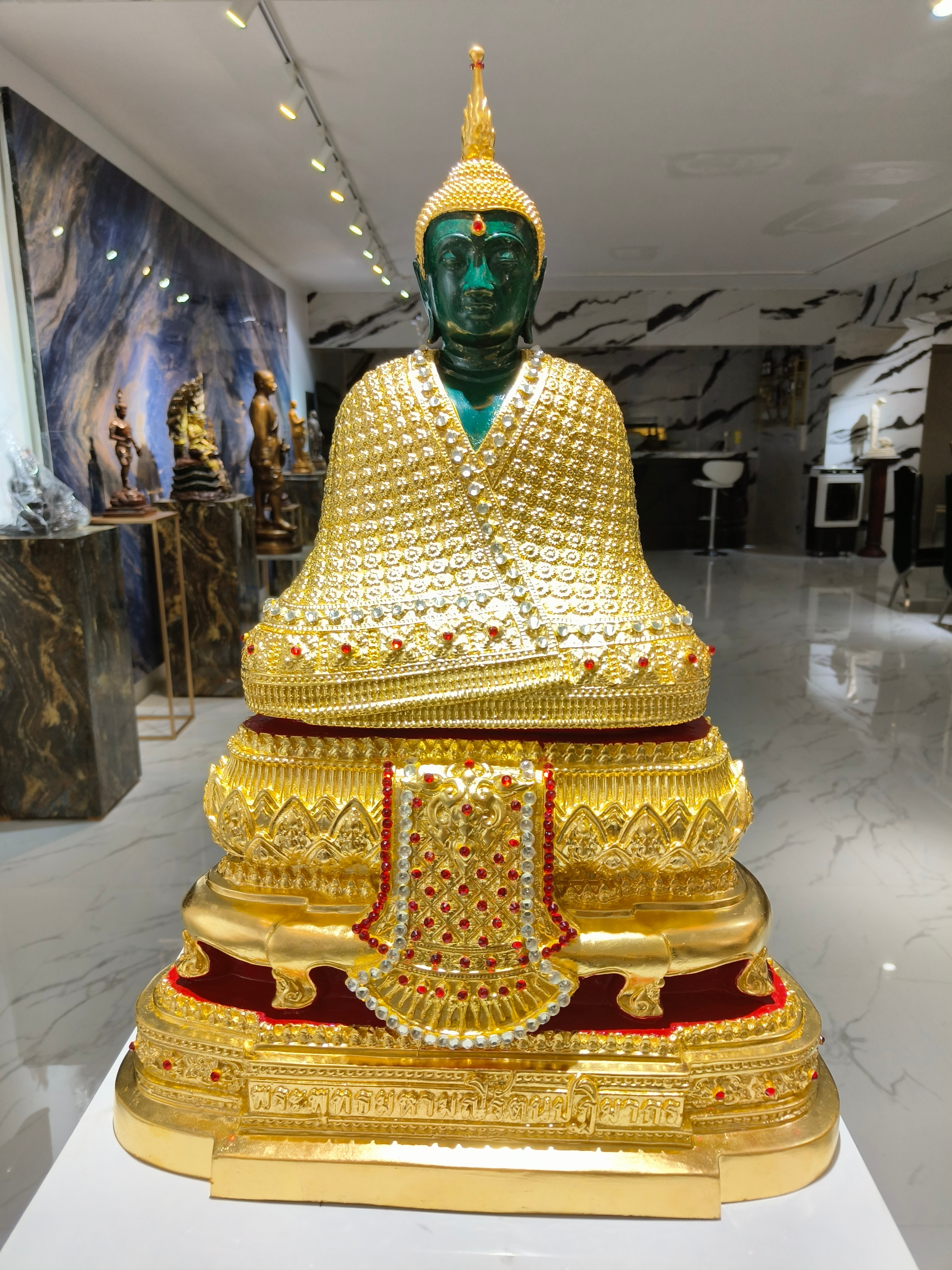 พระพุทธรูป พระแก้วมรกต ทรงเครื่องฤดูหนาว หน้าตัก 9 นิ้ว