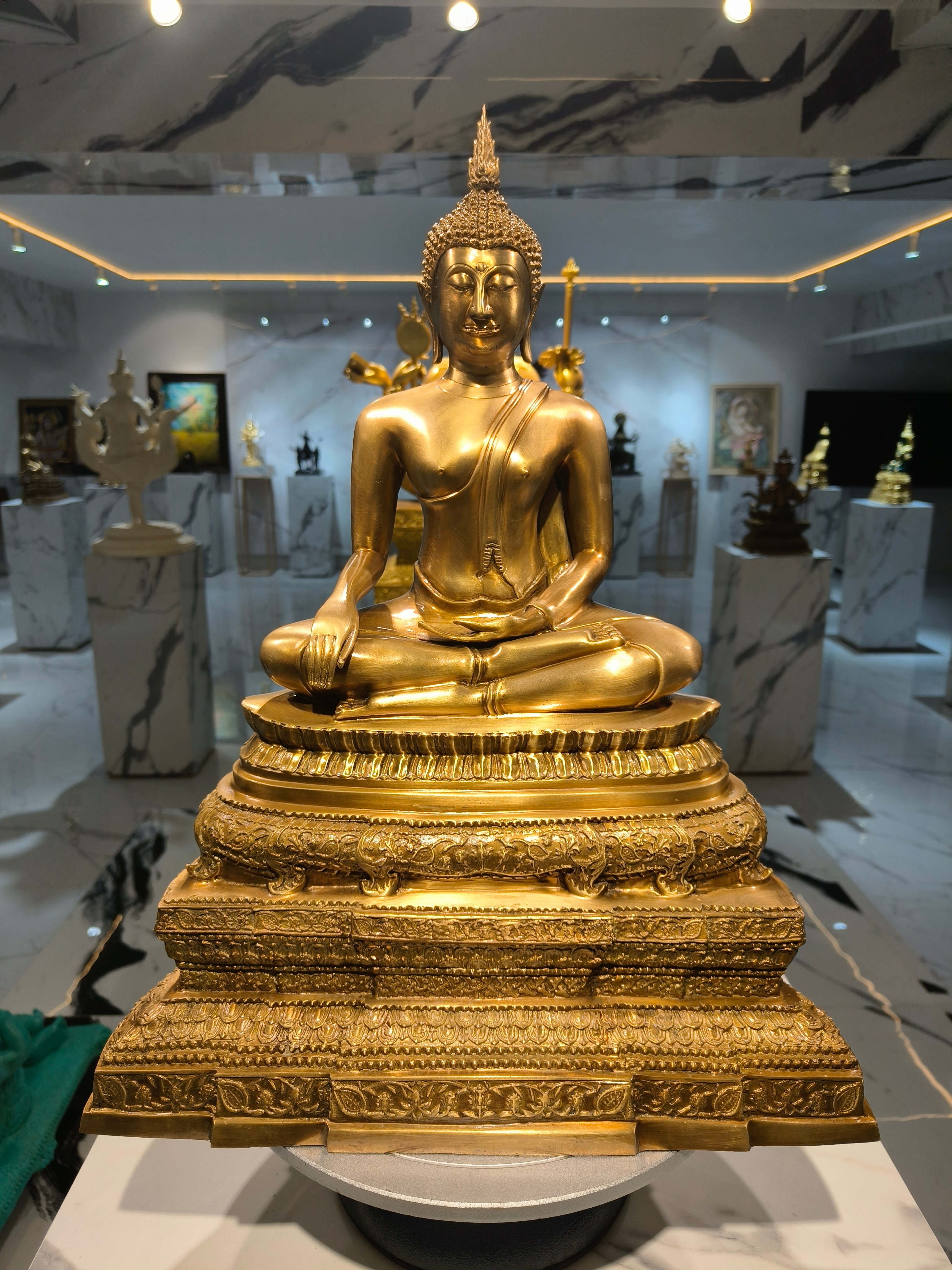 พระพุทธรูป พระพุทธชินสีห์ หน้าตัก 9" ฉลองพระชันษา 100 ปี สมเด็จพระญาณสังวร สมเด็จพระสังฆราช สกลมหาสังฆปริณายก วันที่ 3 ตุลาคม พ.ศ. 2556 วัดบวรนิเวศวิหาร กรุงเทพมหานคร