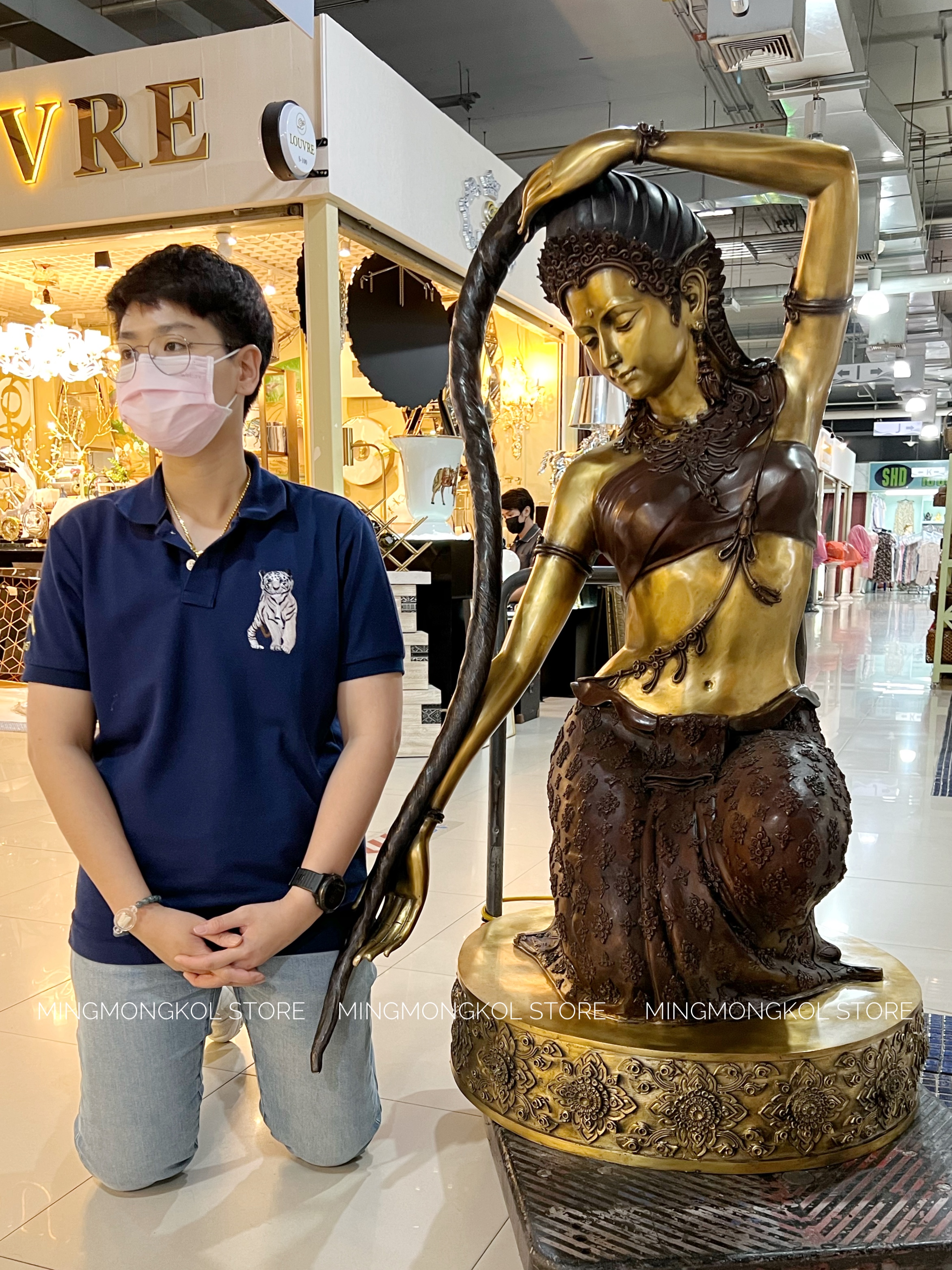 รูปหล่อพระแม่ธรณีบีบมวยผม (ใหญ่)