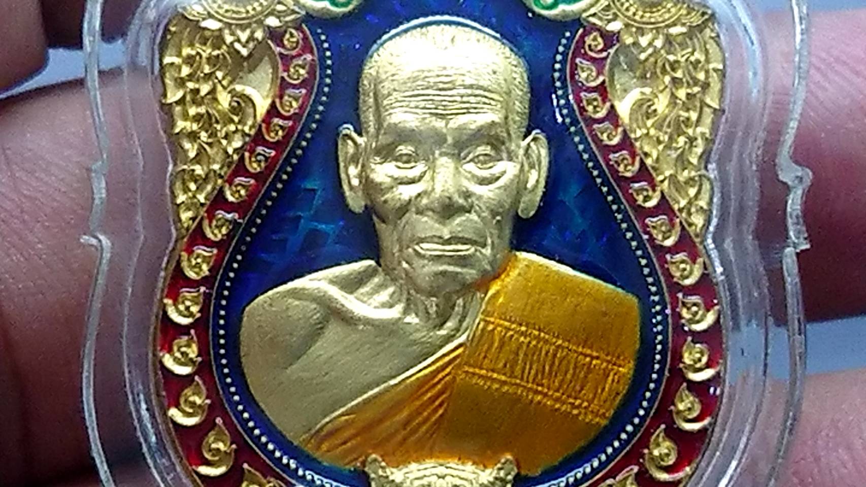 เหรียญเสมาเสือคาบดาบ รุ่น2 เนื้อทองทิพย์ ลงยาราชาวดี จีวรส้ม หลวงพ่อพัฒน์ วัดห้วยด้วน โคท 103