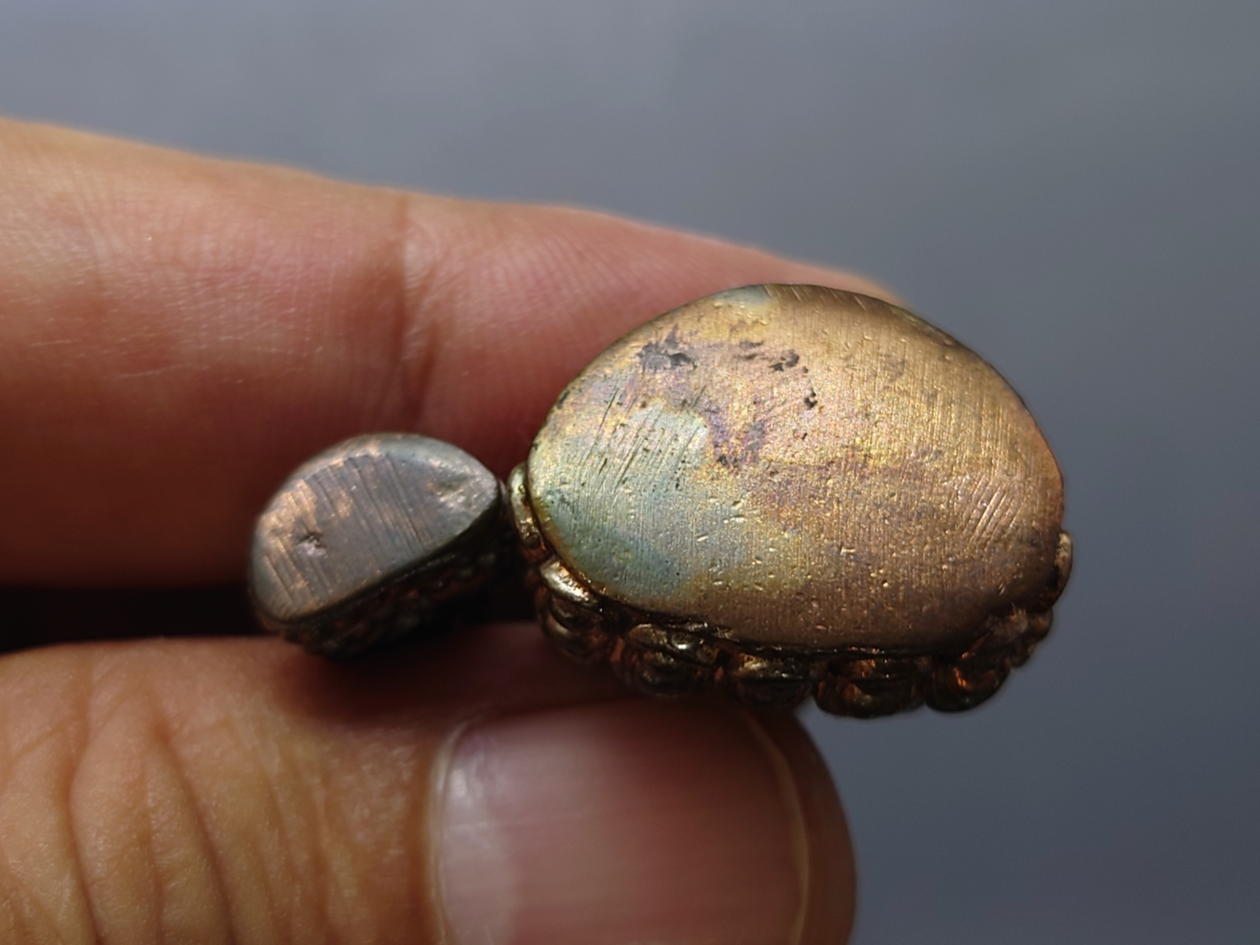 พระกริ่งครองเมืองสัมฤทธิโชคและพระชัยวัฒน์ เนื้อนวะโลหะ ปลุกเสก 2 วาระ วัดสุทัศนฯ วัดไตรมิตรวิทยาราม ปี2555 พร้อมกล่องเดิม