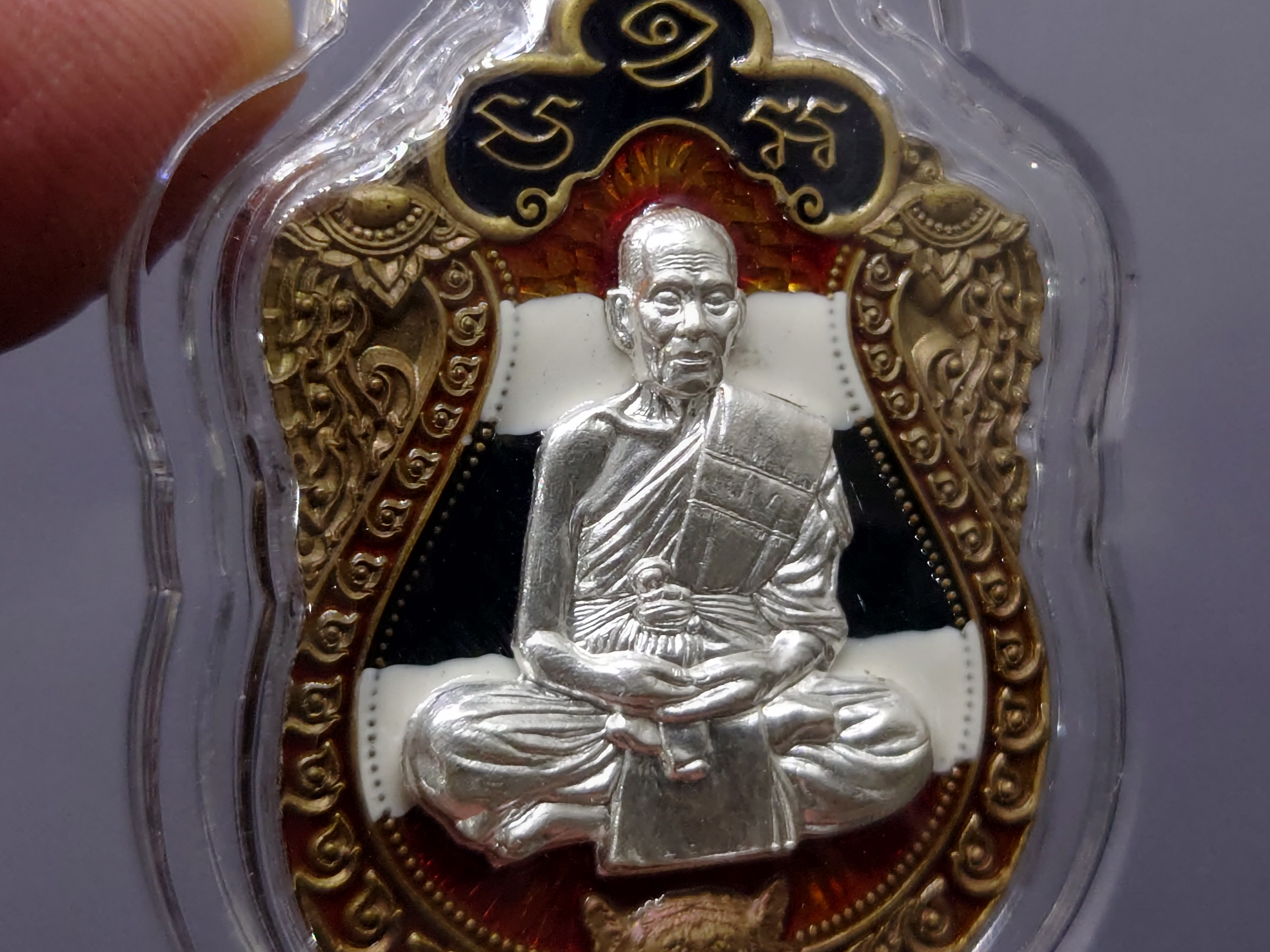 เหรียญเสมาเสือคาบดาบ รุ่น1 (ชุดกรรมการ)เนื้อชนวนลงยาสีธงชาติ องค์เงินแท้ (ตอกกรรมการ) หลวงพ่อพัฒน์ วัดห้วยด้วน โคท 154