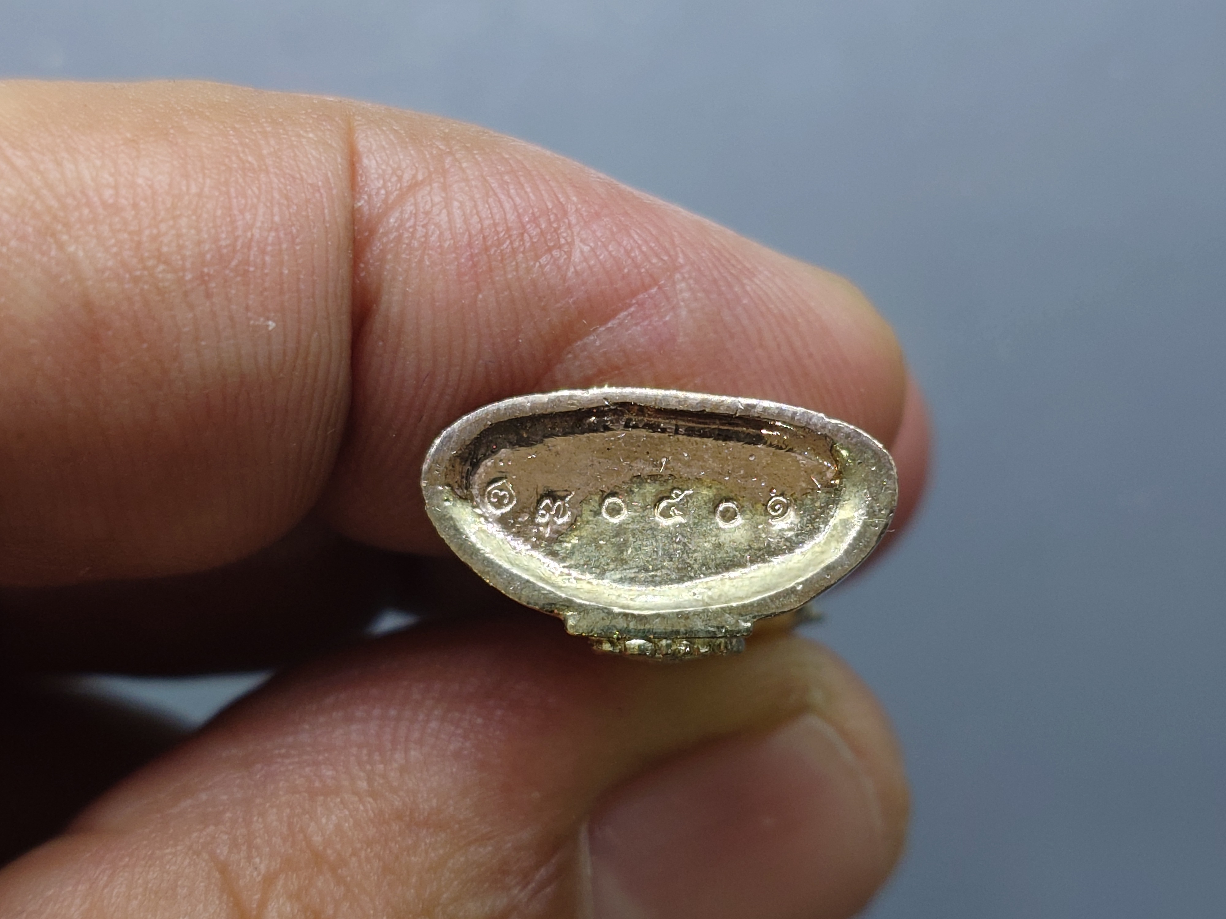 พระแก้วมรกต (พระพุทธมหามณีรัตนปฏิมากร) กรมสรรพสามิต ครบรอบ 64 ปี เนื้อเงินสามกษัตริย์ พ.ศ.2539 พร้อมกล่องเดิม